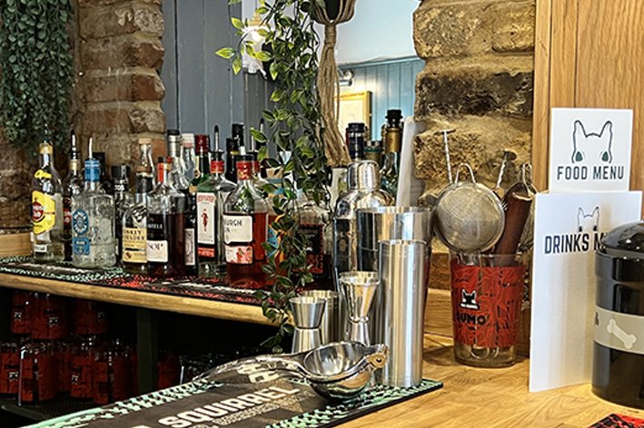 Hert_Bar corner.jpg