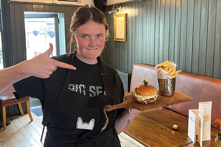 Hert_Jade w burger.jpg