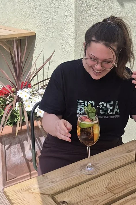 Hert_spritz in garden.jpg