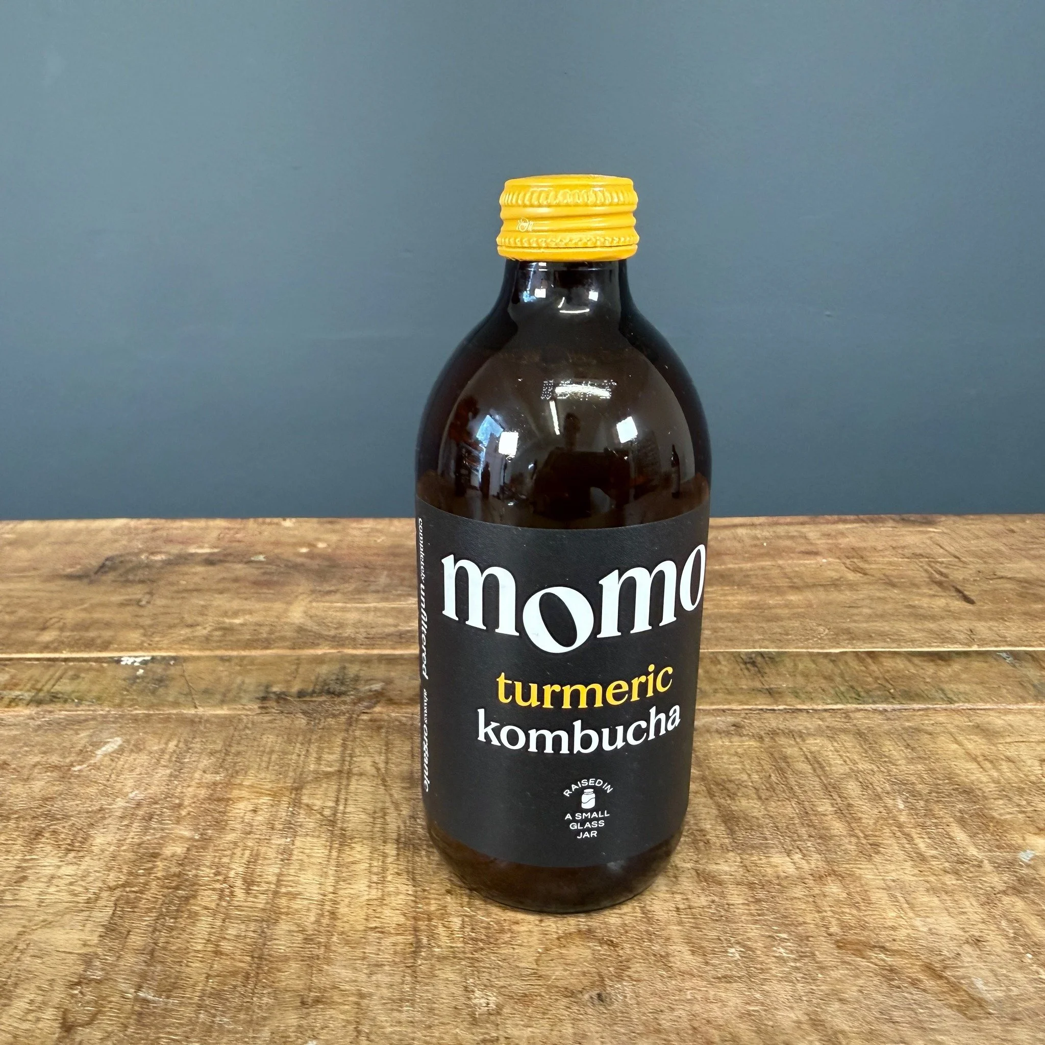 ☀️ Non-Alcoholic Drinks Month at Hereford Deli ☀️ Today's feature is MOMO Turmeric Kombucha.

Earthy turmeric, gentle warming spice, bright citrus notes and the crisp tang of kombucha come together to create a surprisingly sophisticated drink that's 