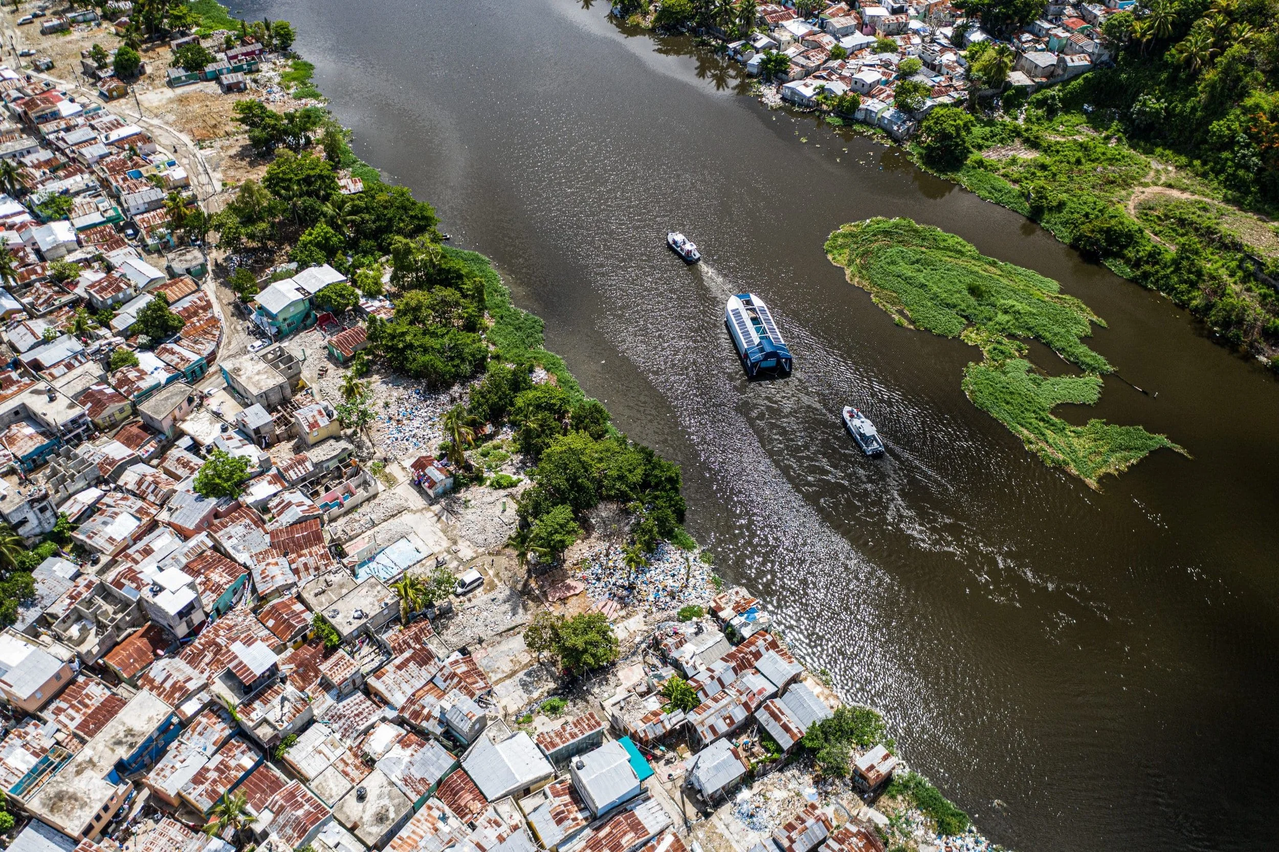 interceptor004_Copyright_The Ocean Cleanup-min.jpg