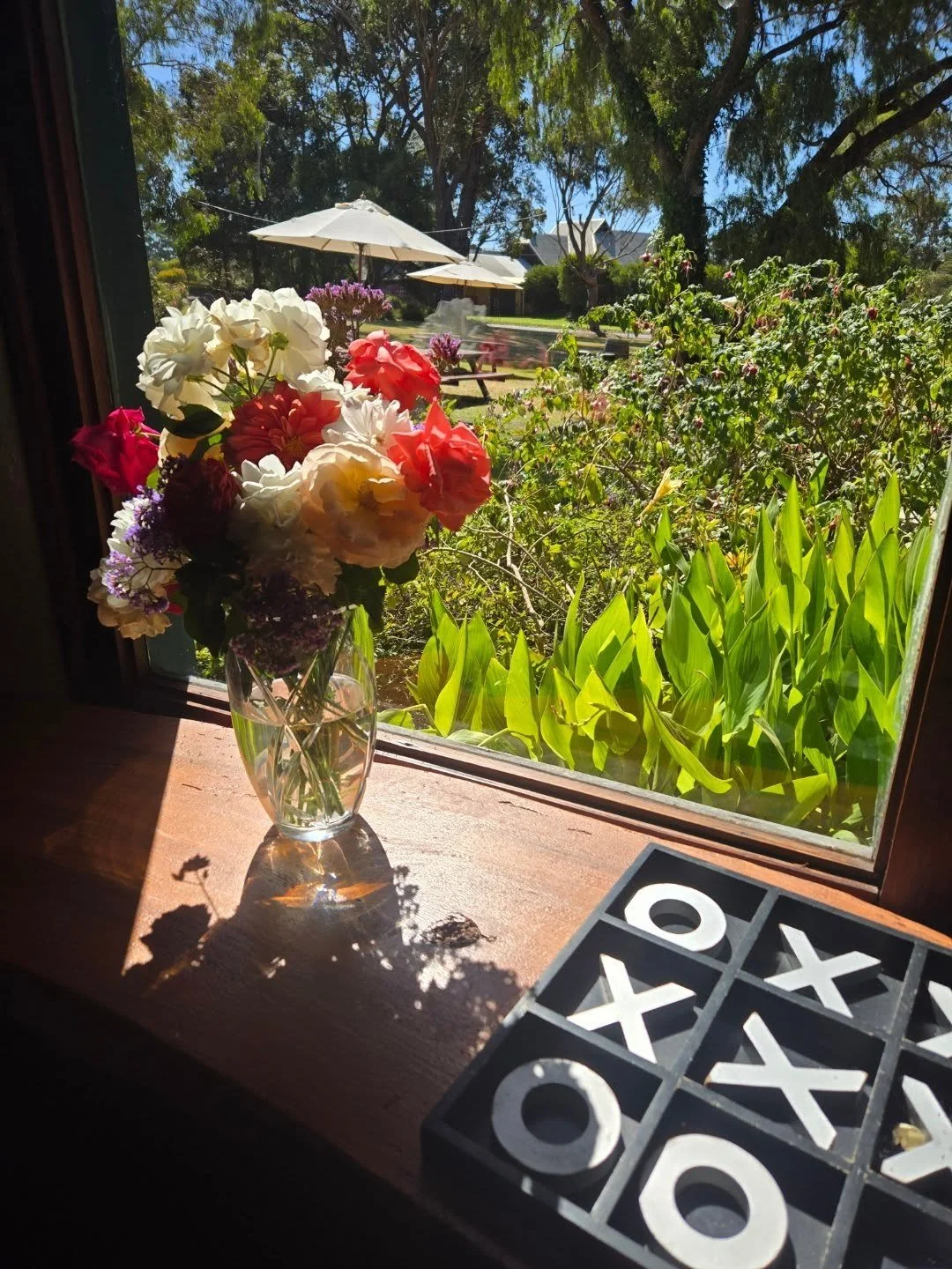 What a gorgeous day to explore the stunning gardens and indulge in their scrumptious 🍷