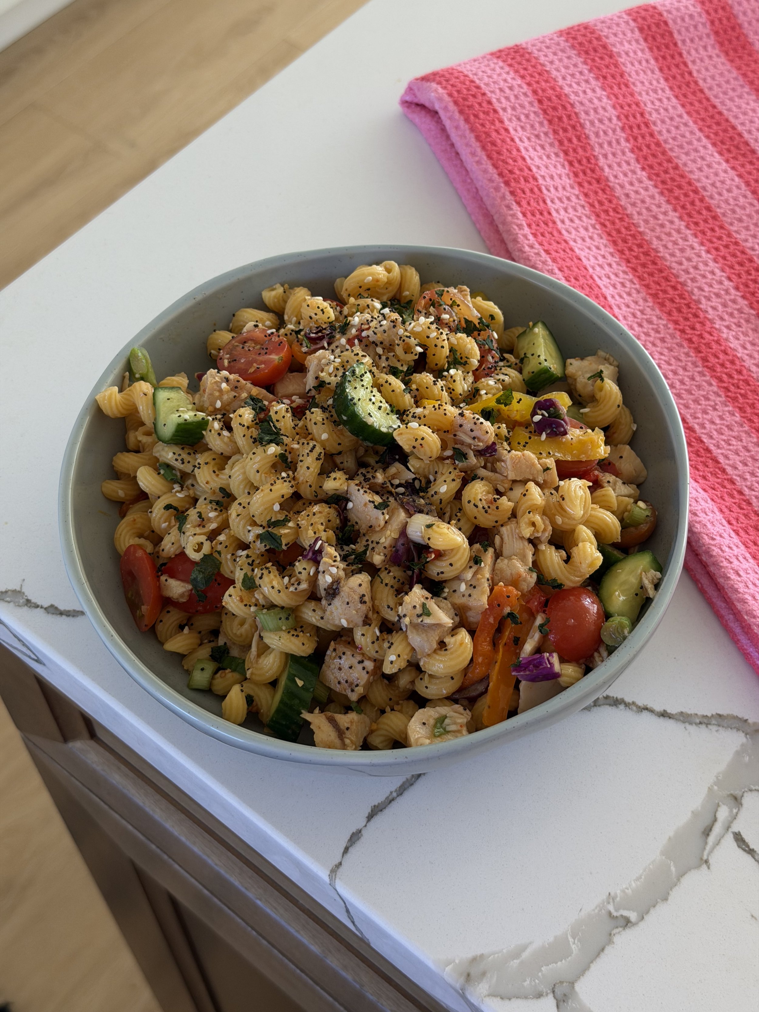 cucumber &amp; sweet pepper pasta salad