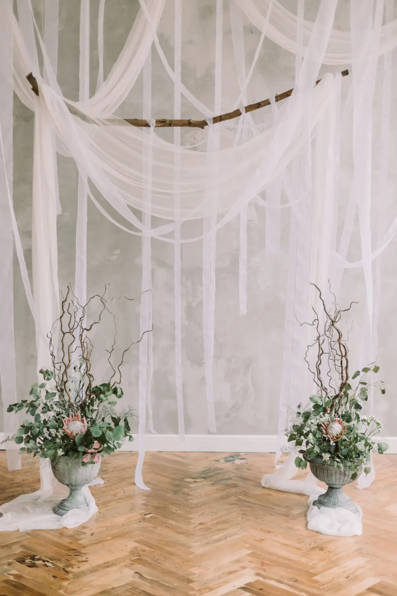 weddingproteaurn.webp