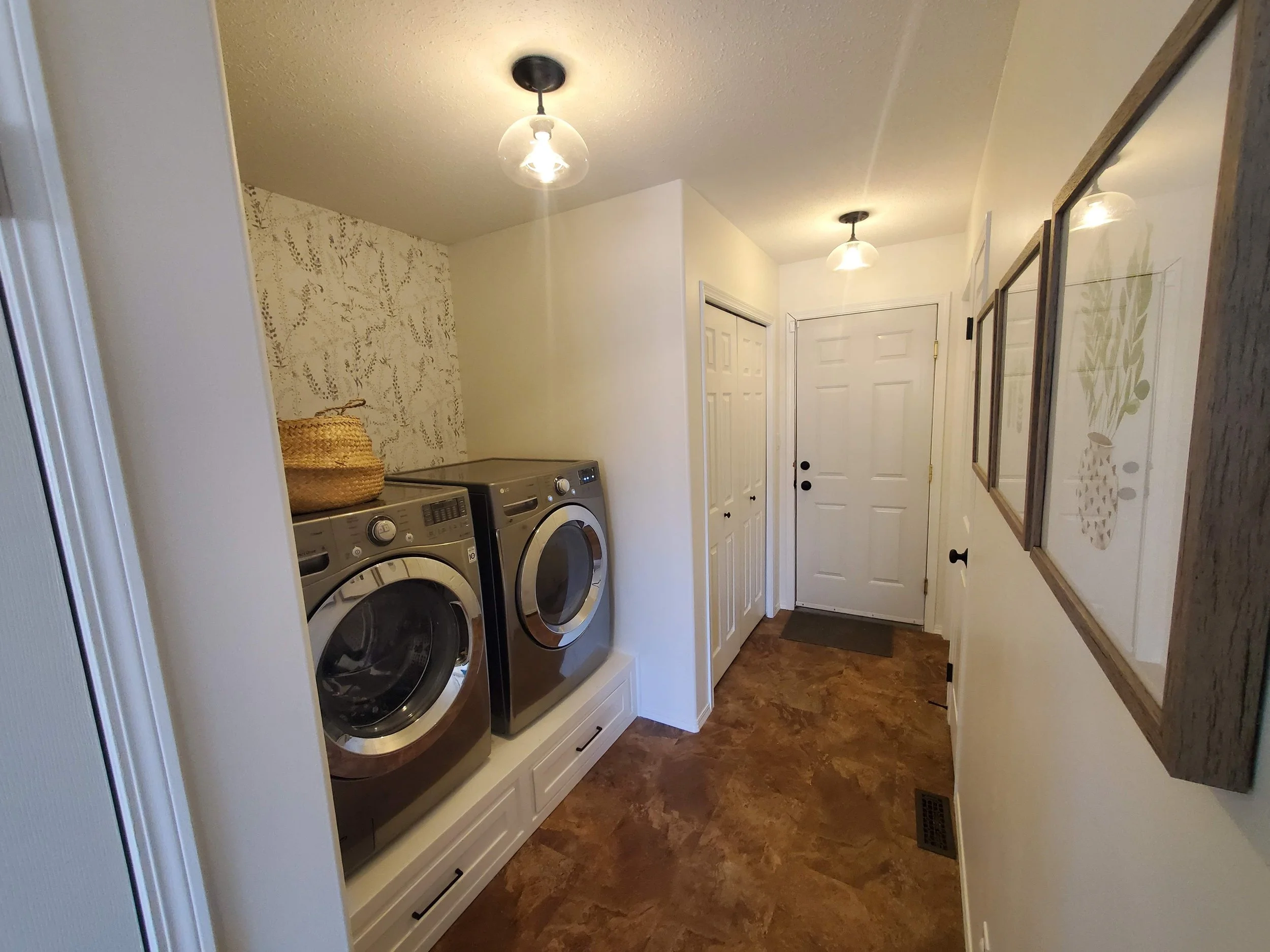 Updated Laundry Room with Custom Pedastal 