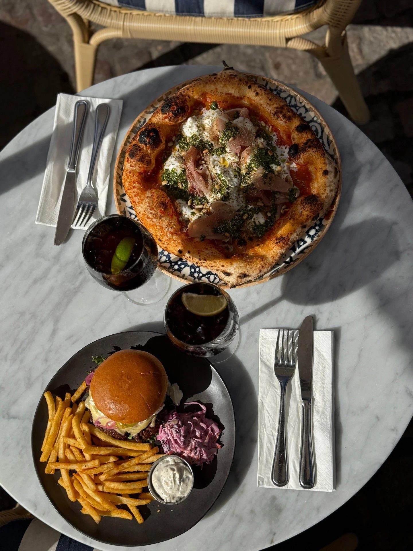 &Auml;r du team 🍕 eller team 🍔? Hos oss finns plats f&ouml;r b&aring;da