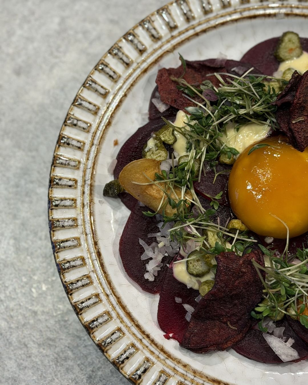 Vad &auml;r det som g&ouml;mmer sig h&auml;r? Kan det vara en potentiell ny f&ouml;rr&auml;tt kanske?🫣😮&zwj;💨

#J&ouml;nk&ouml;ping #berseau #f&ouml;rr&auml;tt #food