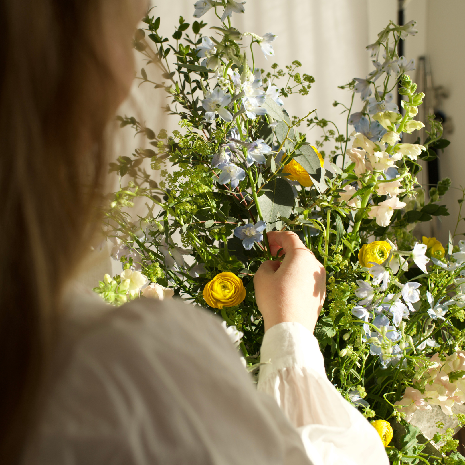 Lewes florist arranging a table floral display