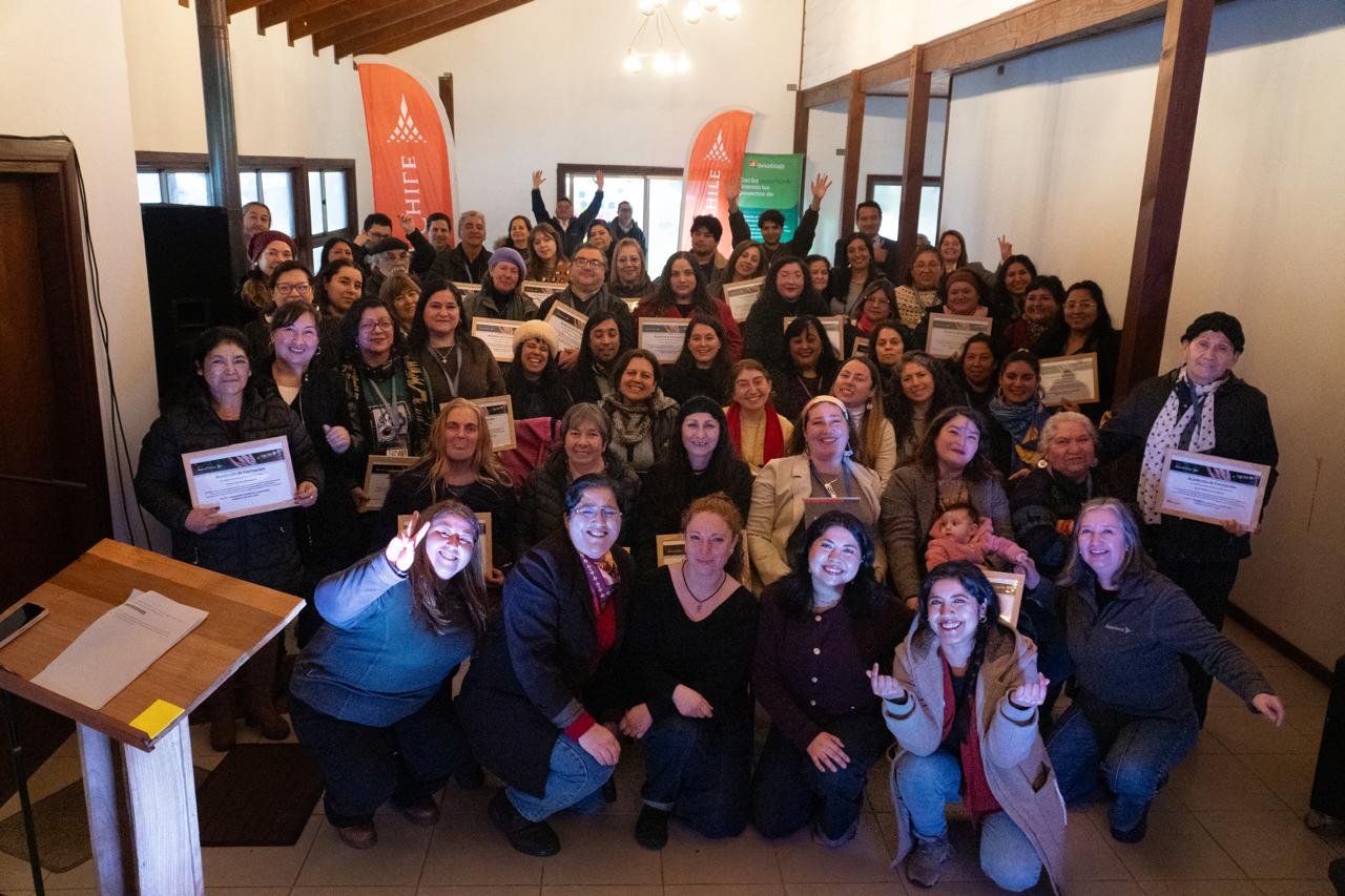 51 Emprendedores de Curarrehue y Pucón fortalecieron sus modelos de negocio junto a AquaChile y Balloon Latam