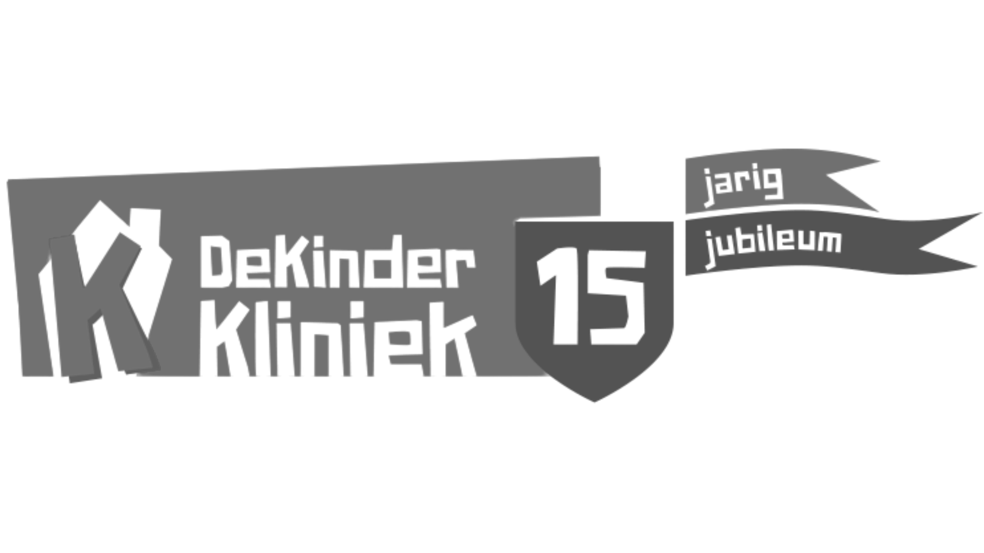 Afbeelding van een schoolbord met het logo van Stichting Kids Kinderopvang en het getal 13.