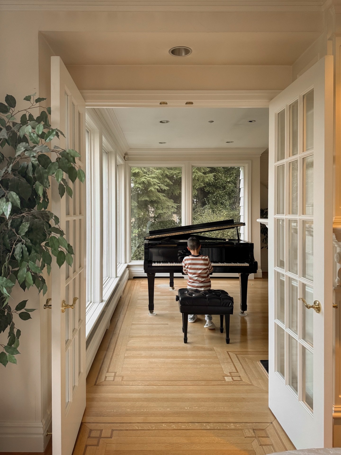 There&rsquo;s something about Vancouver&rsquo;s misty haze. 
It doesn&rsquo;t give up. Not even through bright windows and nice music. Or for laughing kids at playgrounds. Or against a proud bald eagle perched in a maple. Even on a day with clear ski