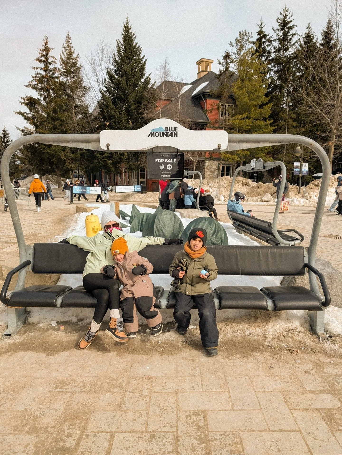 What you might not know about taking your family to this ski resort @bluemtnresort 🎿 

&bull; Mosaic Boutique Suites in the Blue Mountain village went under recent renovations so their family suites are fully updated and modern! They upgraded us to 