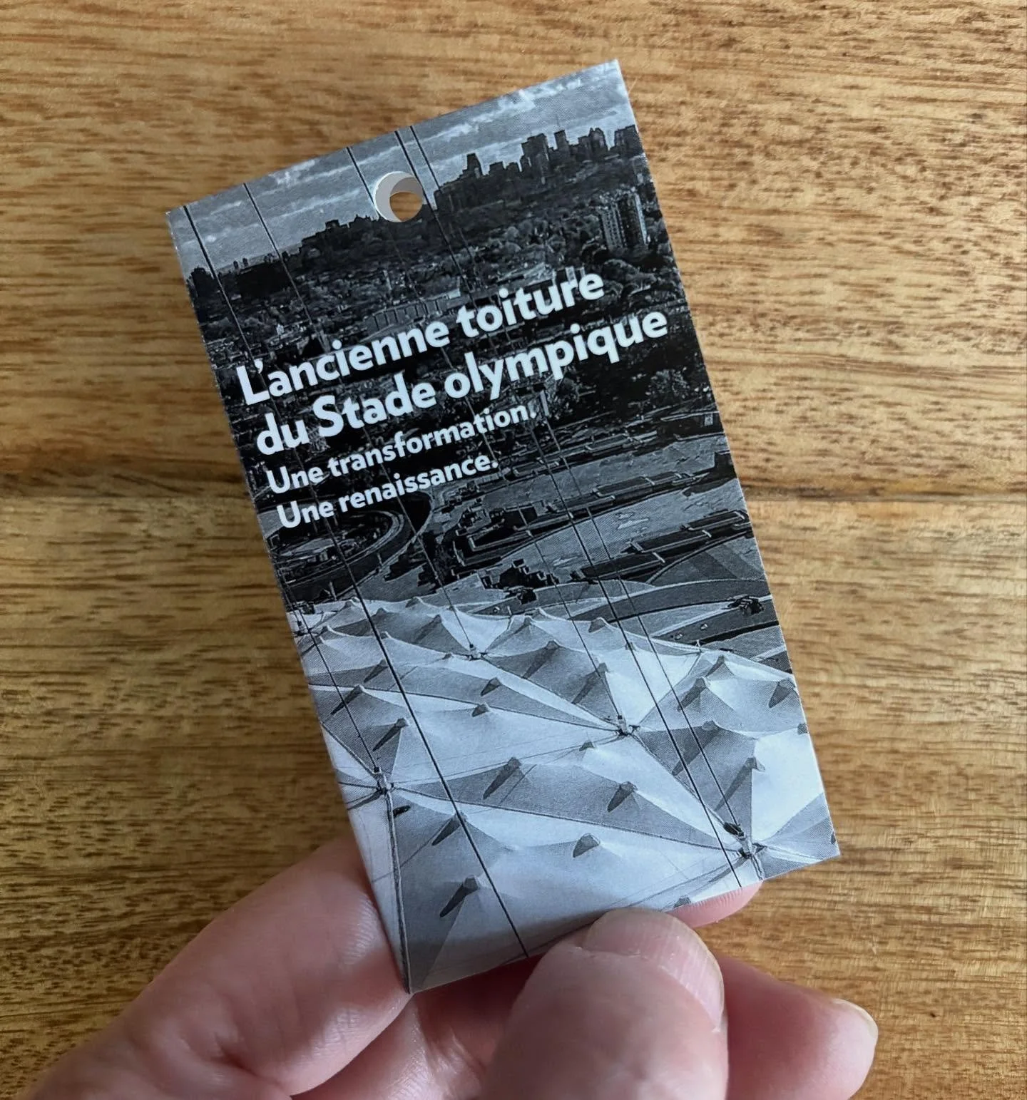 Bien plus que des accessoires&hellip; Des fragments du Stade&nbsp;Olympique !

J&rsquo;ai imagin&eacute; la collection Montr&eacute;al76Mtl dans le cadre du remplacement de la toiture embl&eacute;matique du Stade olympique de Montr&eacute;al. Ses mat