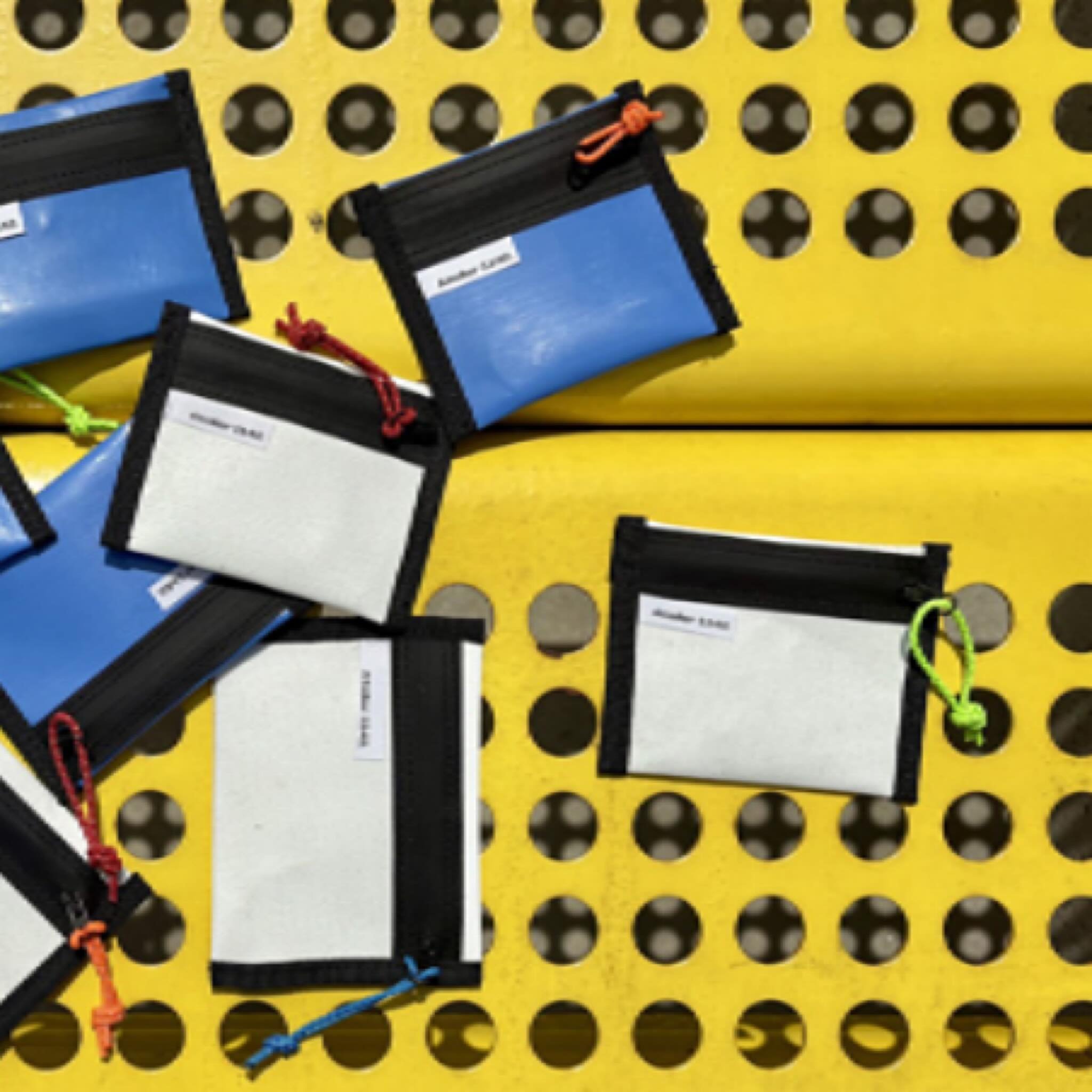 Portez fi&egrave;rement la toile du Stade olympique!
✨
Nouvelle collection Montr&eacute;al76Mtl : un projet unique qui permet &agrave; la toile du Stade olympique de continuer &agrave; vivre sous la forme d&rsquo;objets pratiques.
Visitez la boutique