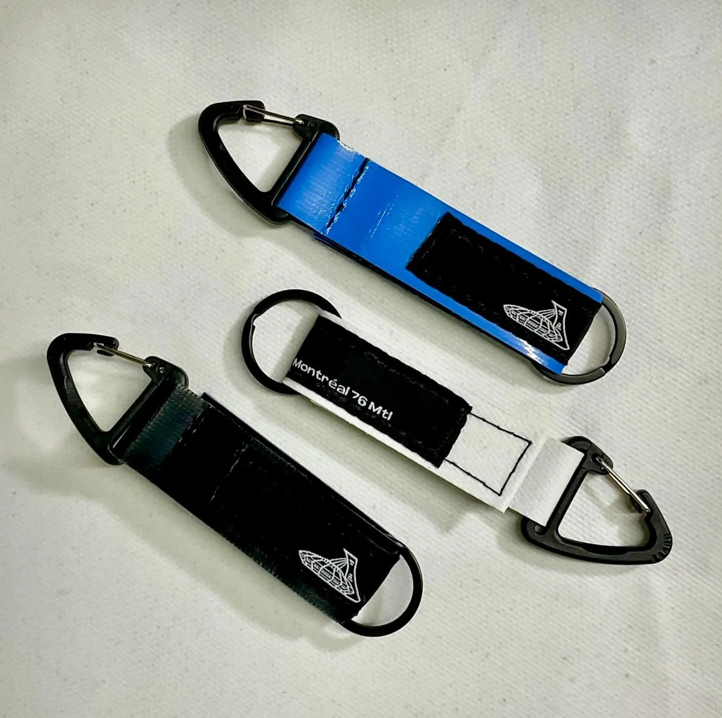 Les porte-clefs sont de retour en inventaire! 🎉 Comme un mini bout de toile du stade dans vos poches!!
Rendez-vous sur la boutique pour mettre la main sur votre couleur pr&eacute;f&eacute;r&eacute;e! (lien dans la bio)

#economiecirculaire #artisans