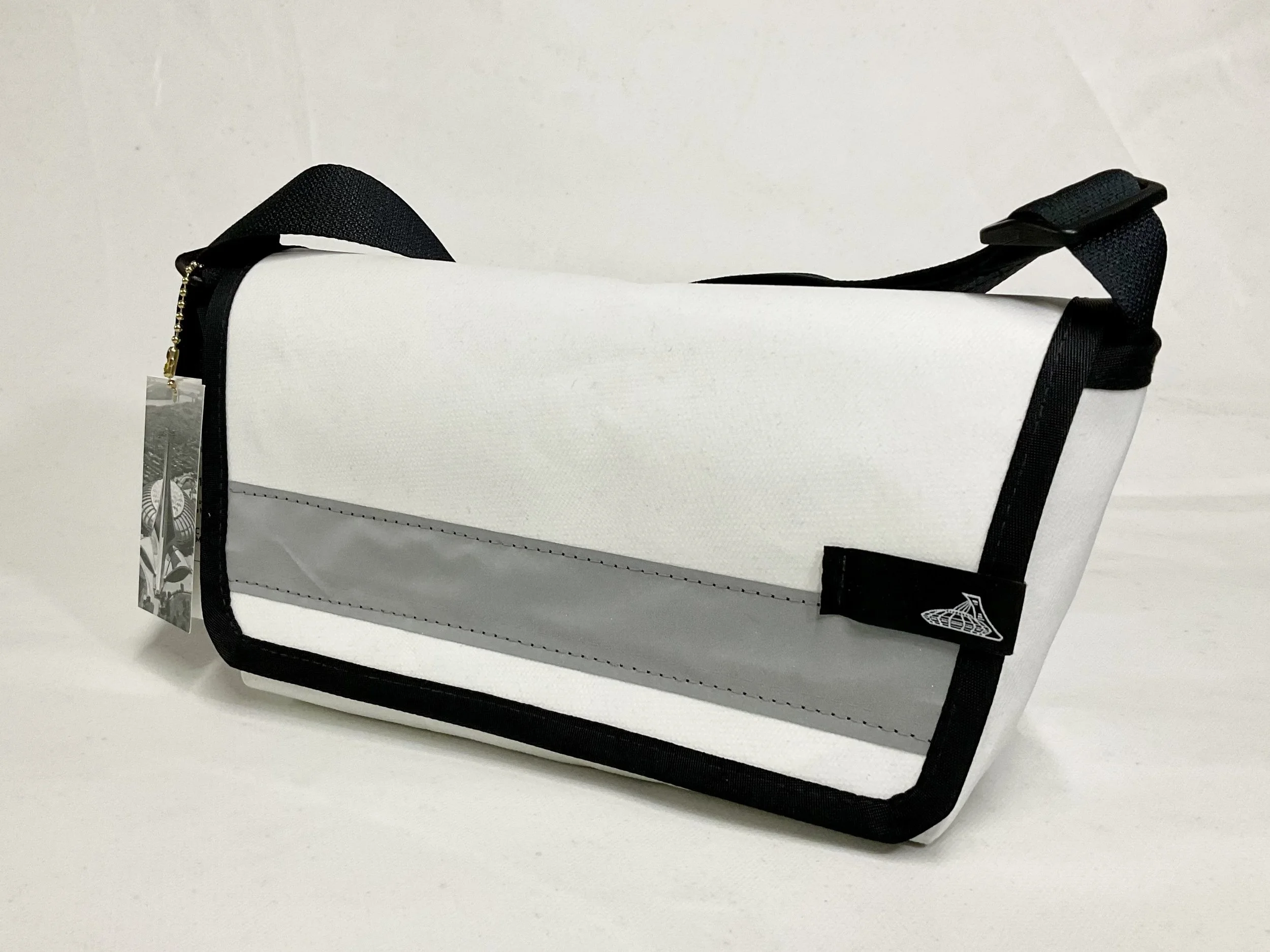 messenger bag_blanc_01b_251125.jpg