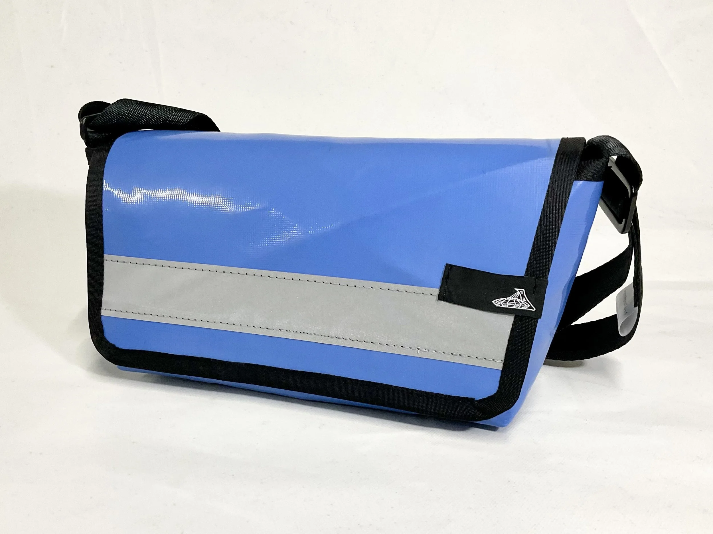 messenger bag_bleu_01b_251125.jpg