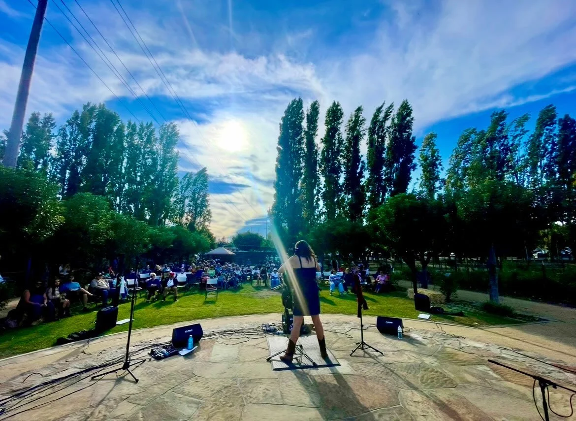 Napa and Berkeley! Are you ready for a different kind of festival?

No lines, no security hassles, great food, nice indoor bathrooms.

2 bands on stage at the same time dueling it out and trading songs.

Not too loud, not too long and not too expensi