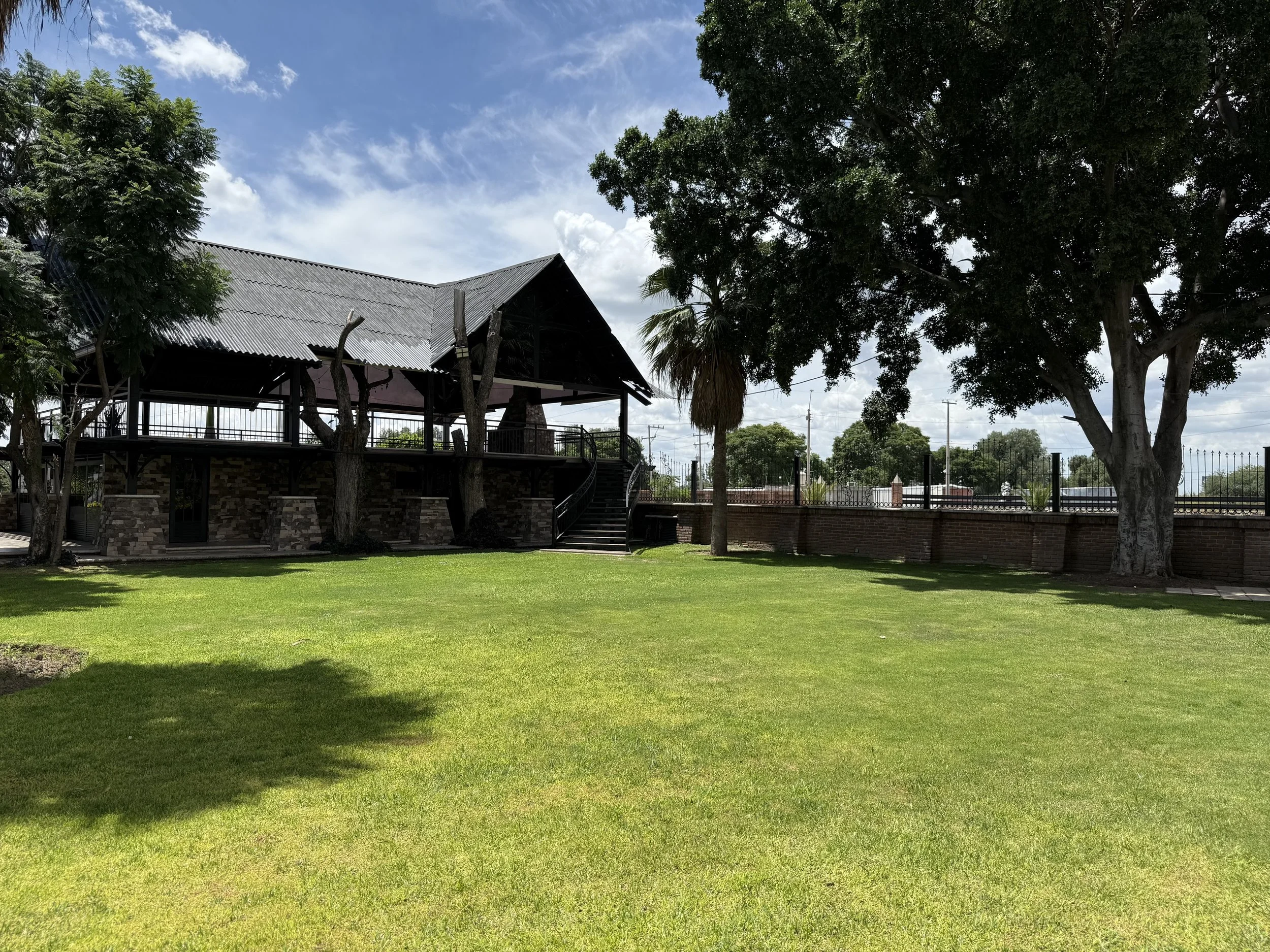 Salón Jardin las jacarandas (ver más)
