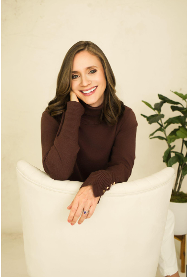 Headshot of guest writer and Gottman Couples Therapist Tara Gogolinski