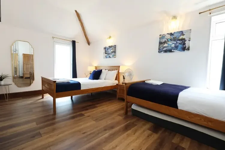 3-Bed City Flat | Walk to Centre | Games Room