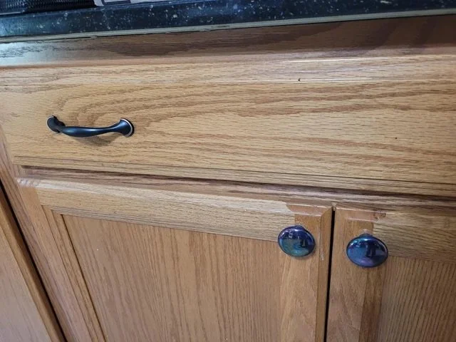 Bad cabinet hardware sizing example