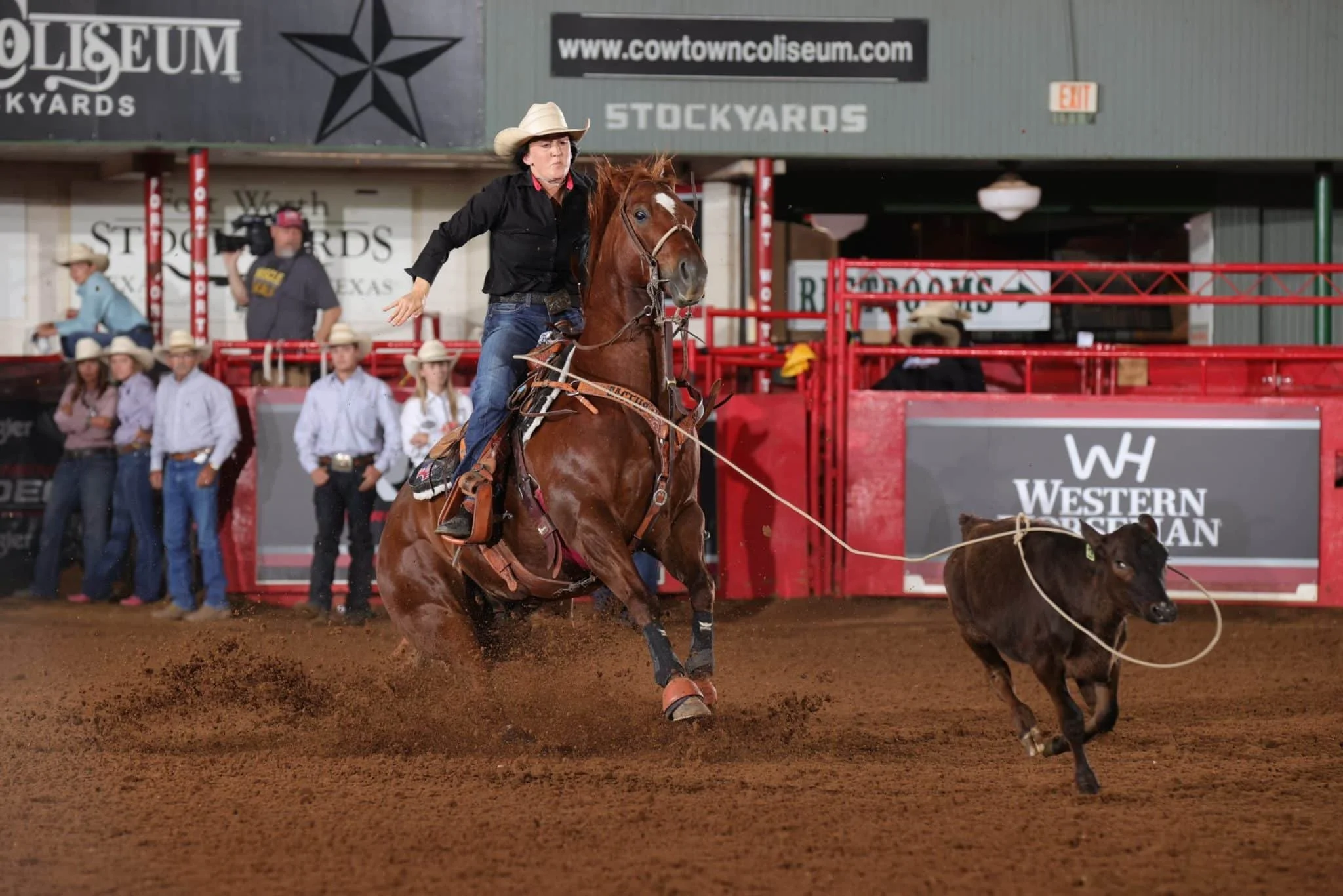 Liz Hirdes breakaway roping on Walkin the Dog from Quentin Hall Horses