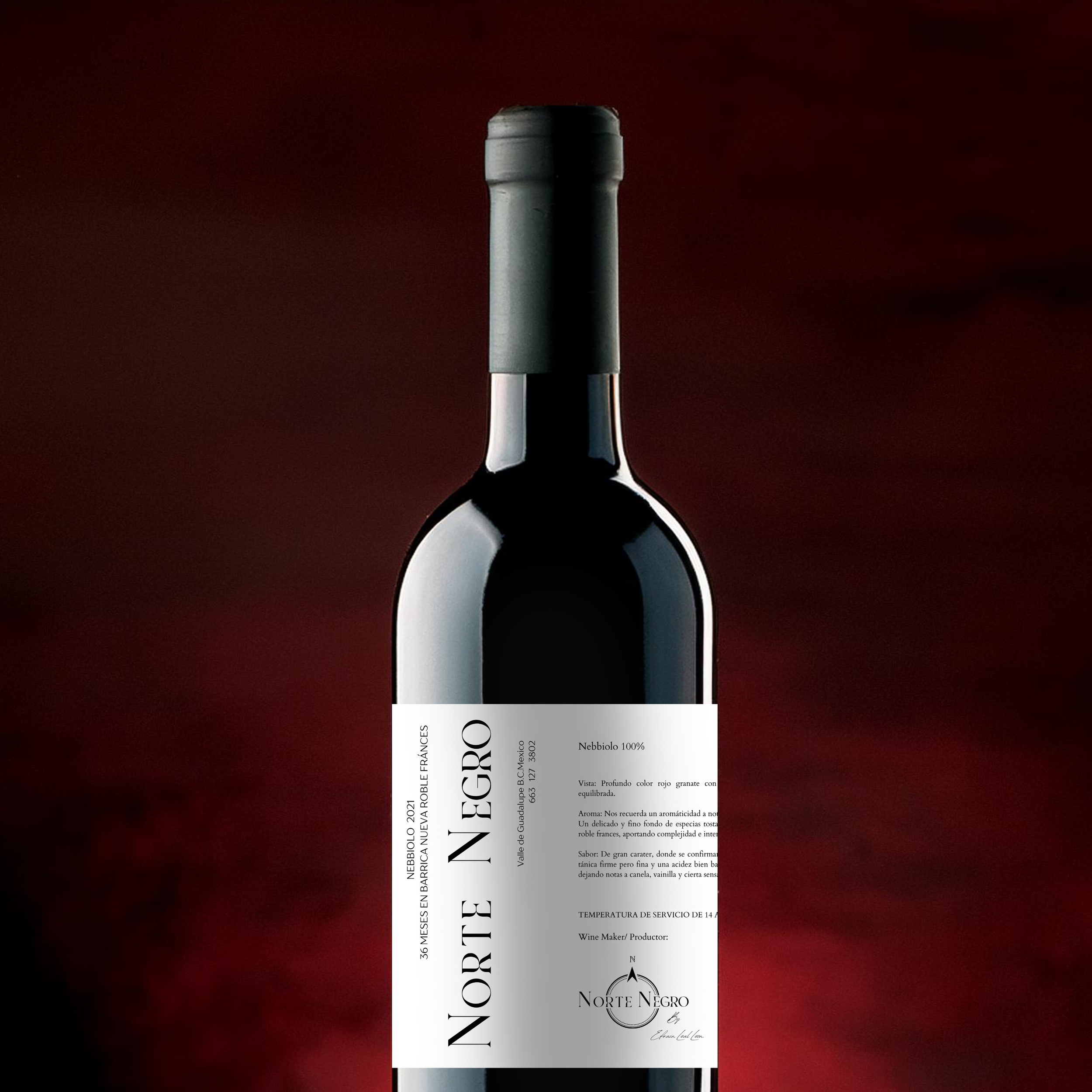 Botella de vino tinto con etiqueta que dice "Norte Negro" en un fondo oscuro con tonos rojos.