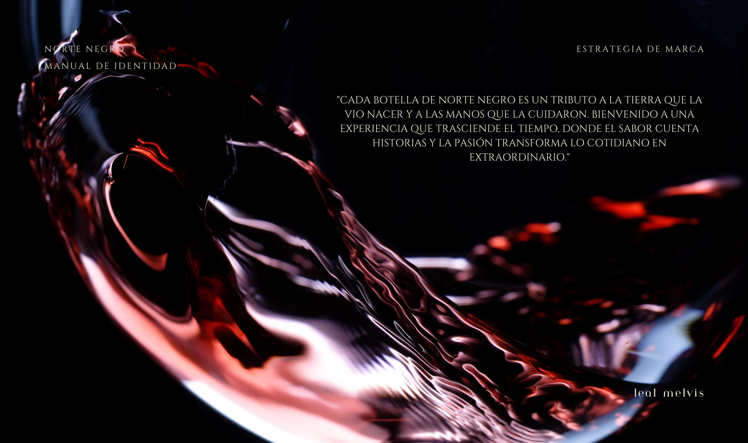 Imagen abstracta de vino tinto en movimiento con texto en español, parte superior izquierda y derecha, incluyendo una cita y autor