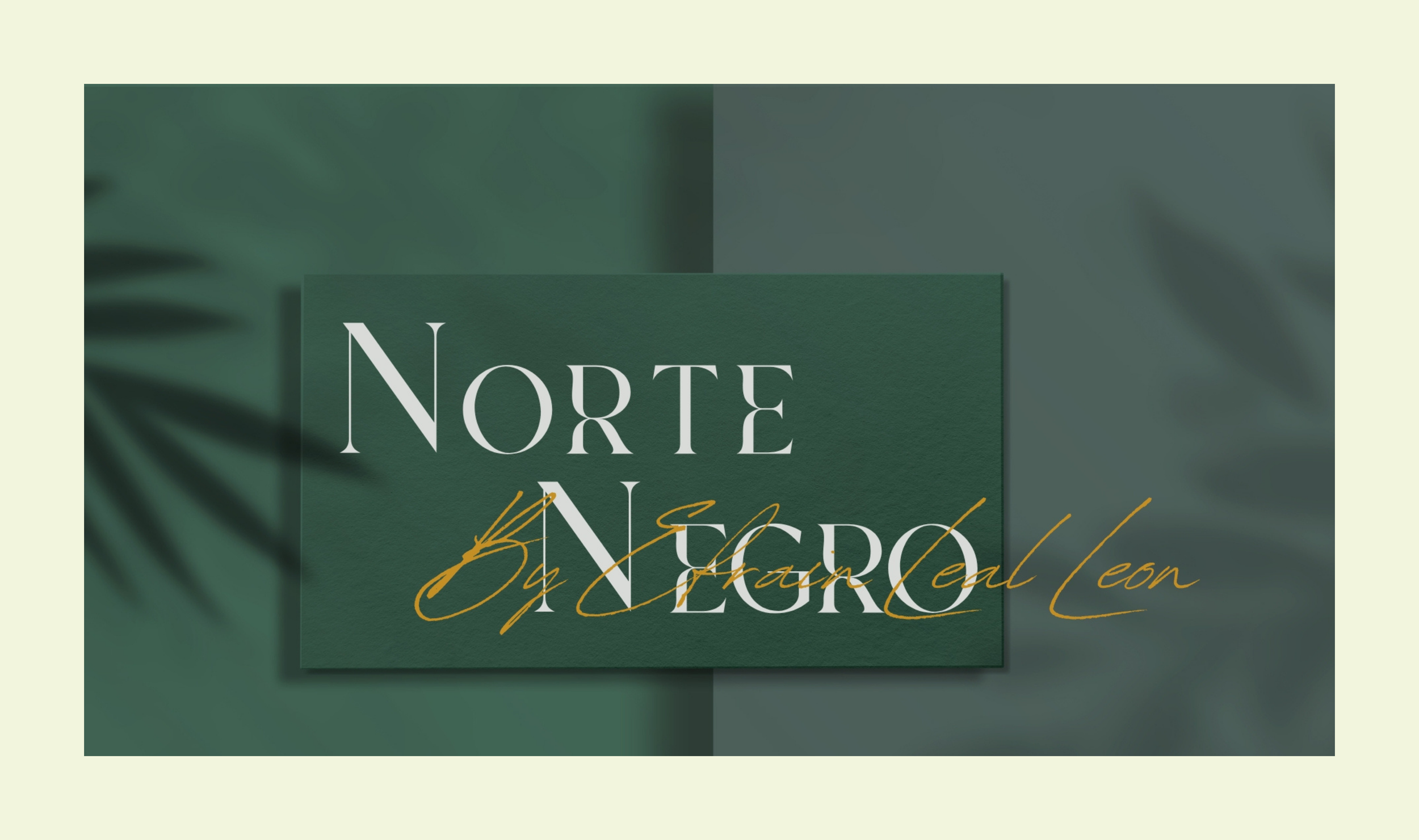 Tarjeta de presentación con fondo verde y texto en blanco y dorado que dice 'Norte de Norte' y 'El Farol con'.