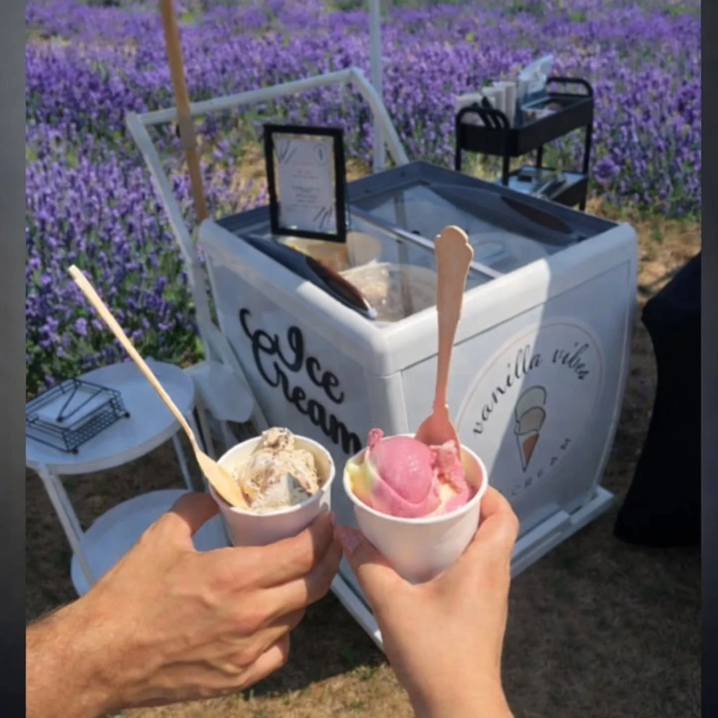 Power outlets? Never heard of her!
Our cart is 100% mobile and powered by a silent generator, so we can pop up just about anywhere &mdash; no on-site power required.

Lavender fields, golf courses, backyard soir&eacute;es, or wide-open spaces&hellip;