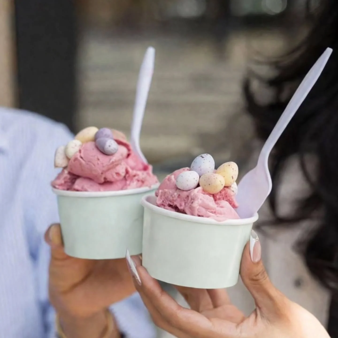 Spring has officially arrived&hellip; and so have the mini eggs 🌸
Creamy scoops, pastel vibes, and the perfect topping! 

Wishing you all a very Happy Easter!

#VanillaVibes #HappyEaster #EasterTreats #MiniEggs #SpringVibes IceCreamCart