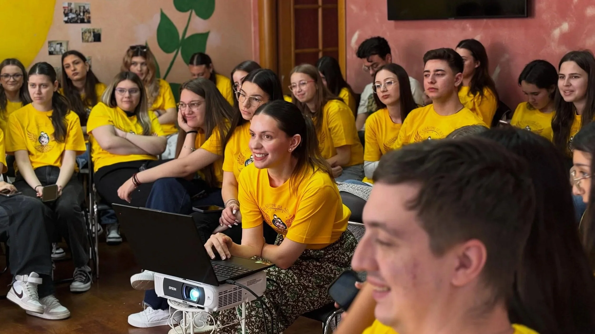 Programul de tabere în comunitate „Rădăcini și Aripi” a fost lansat la Reșița