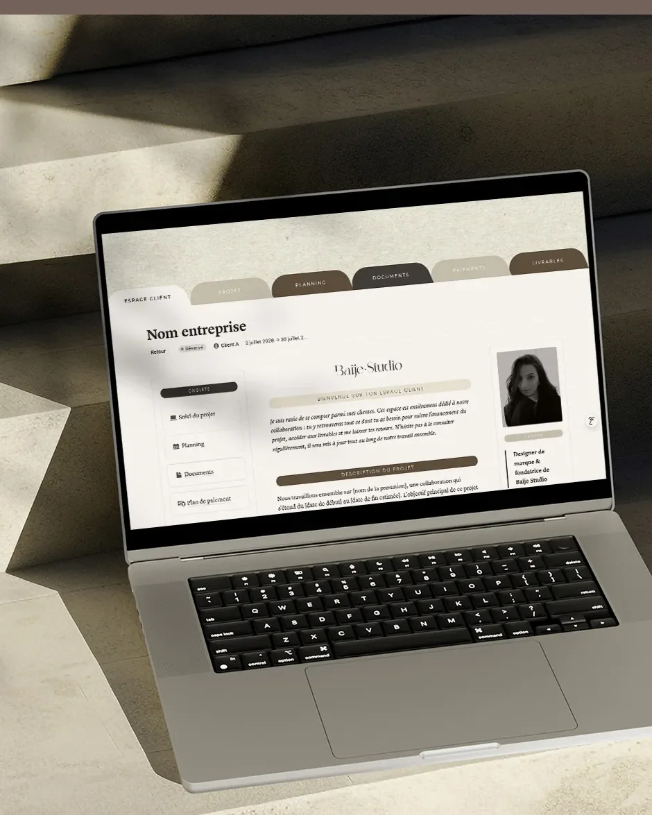 Capture d'écran d'un template Notion de gestion de projet sur un ordinateur portable, affichant le nom d'une entreprise fictive