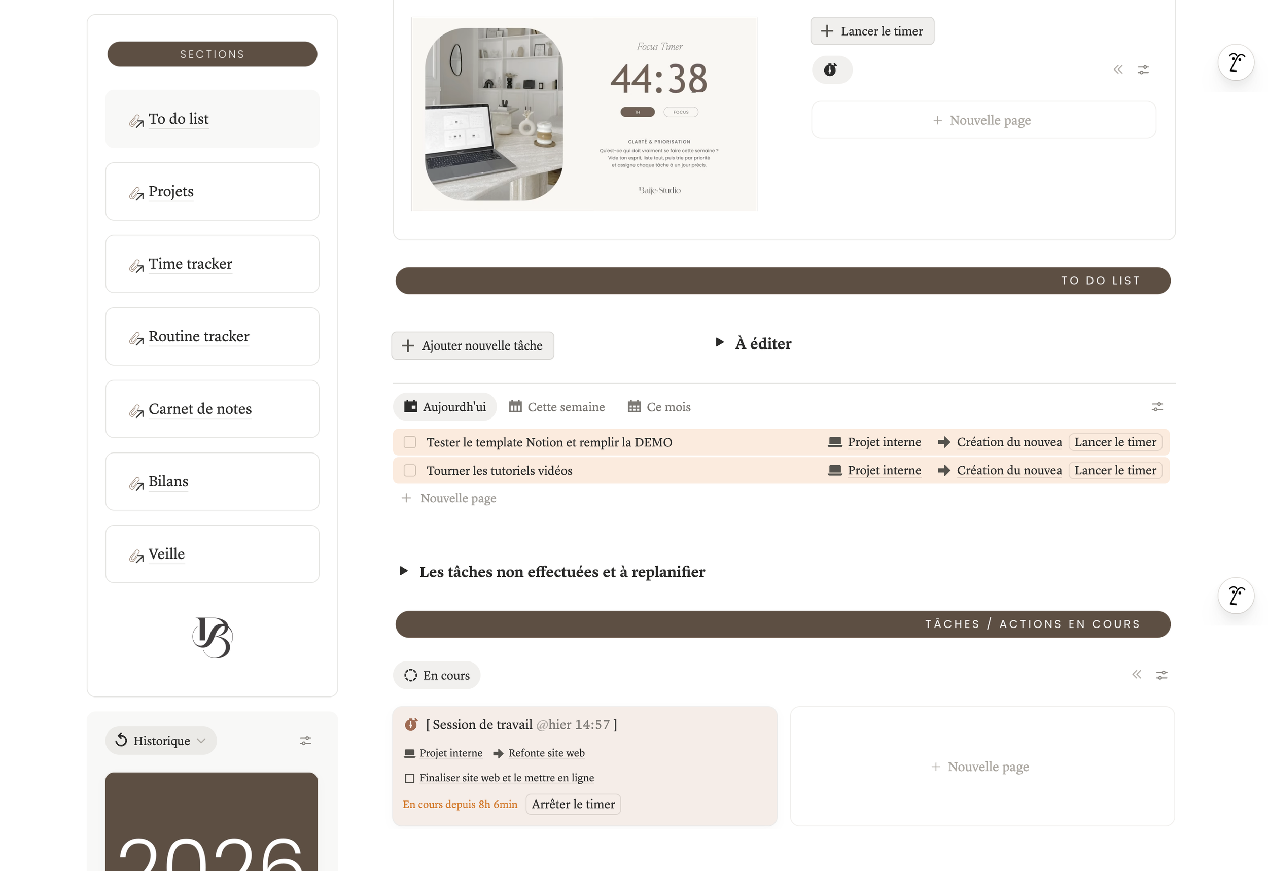 Page d'un tableau de gestion de tâches avec un minuteur en cours de compte à rebours pour 44 minutes et 38 secondes, plusieurs sections de tâches et un calendrier, dans un style minimaliste avec des couleurs neutres.