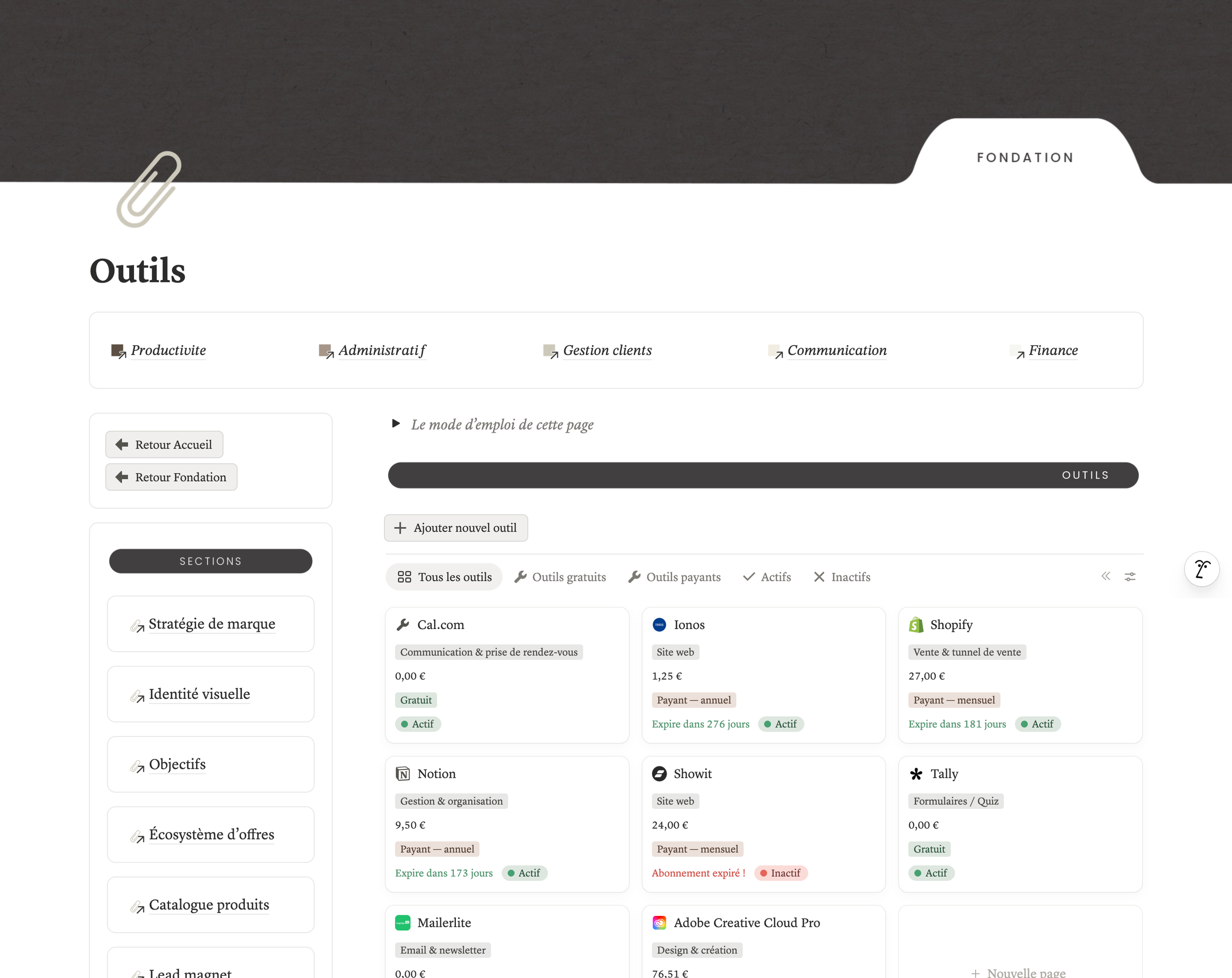 Page web avec un menu d'outils, options pour gérer les outils, leurs catégories, et leurs prix, affichant des fonctionnalités comme l'achat, l'activation, et la durée de validité des outils.
