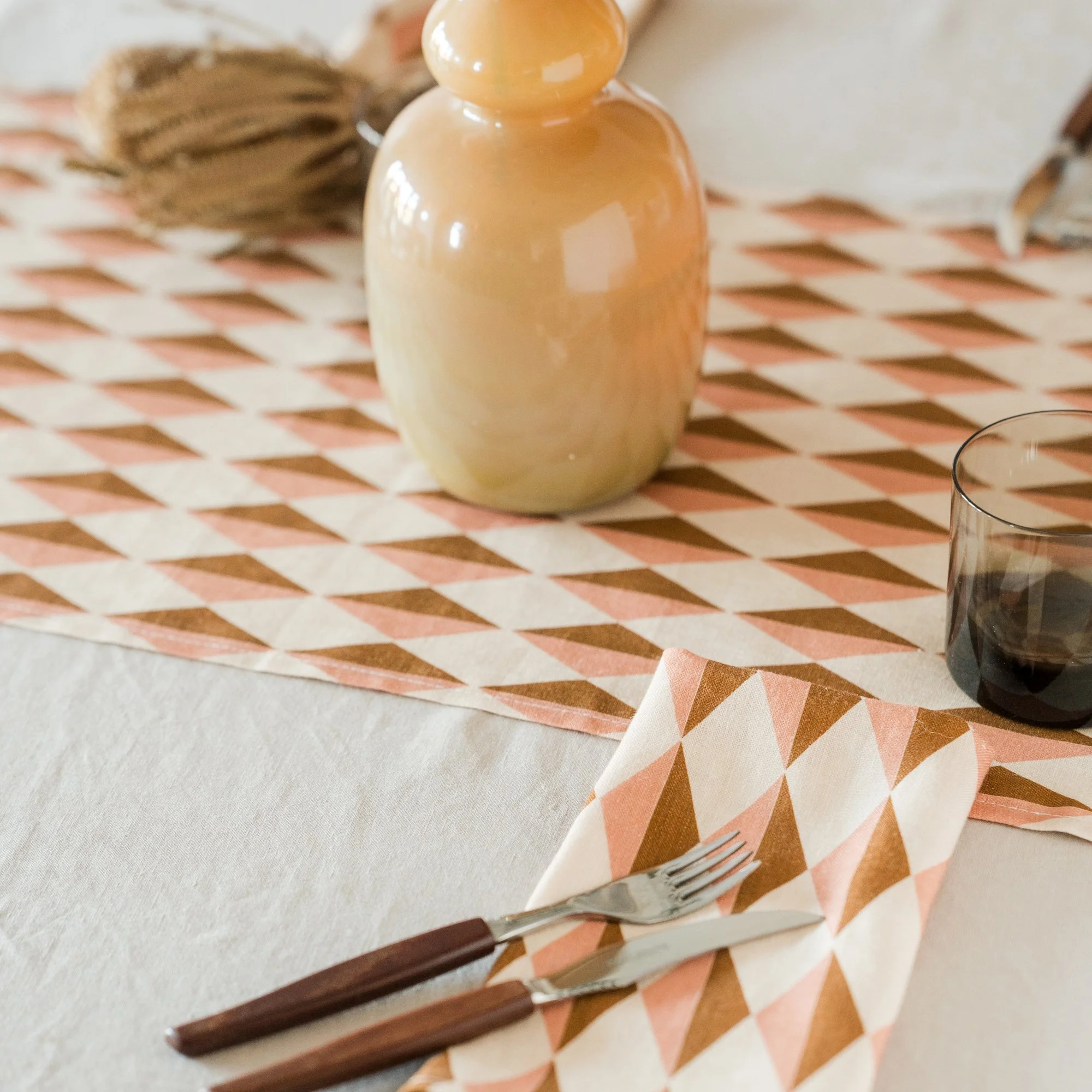 PinkHarlequinTableRunner00120 2.jpg