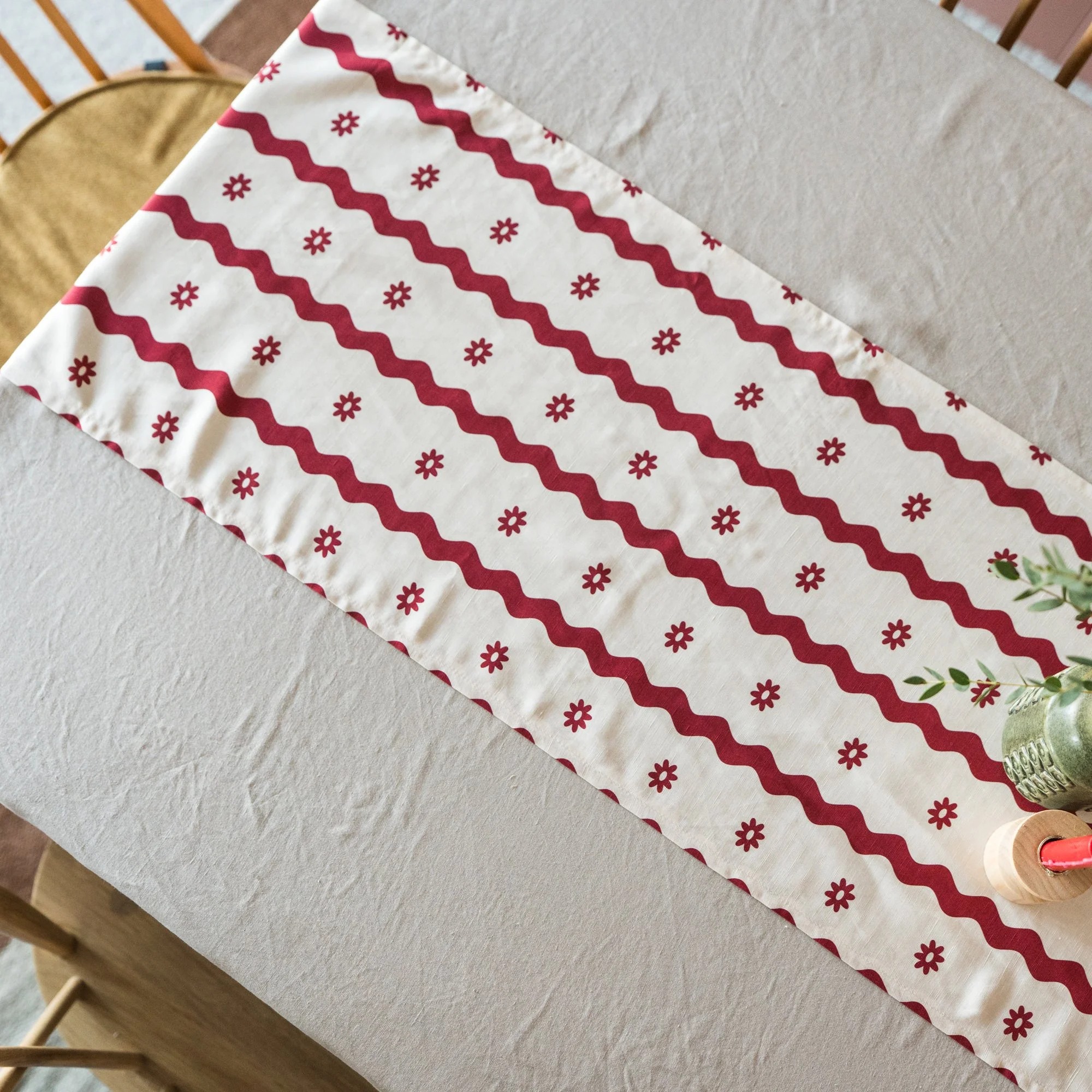 RetroFloralTable Runner00076.jpg