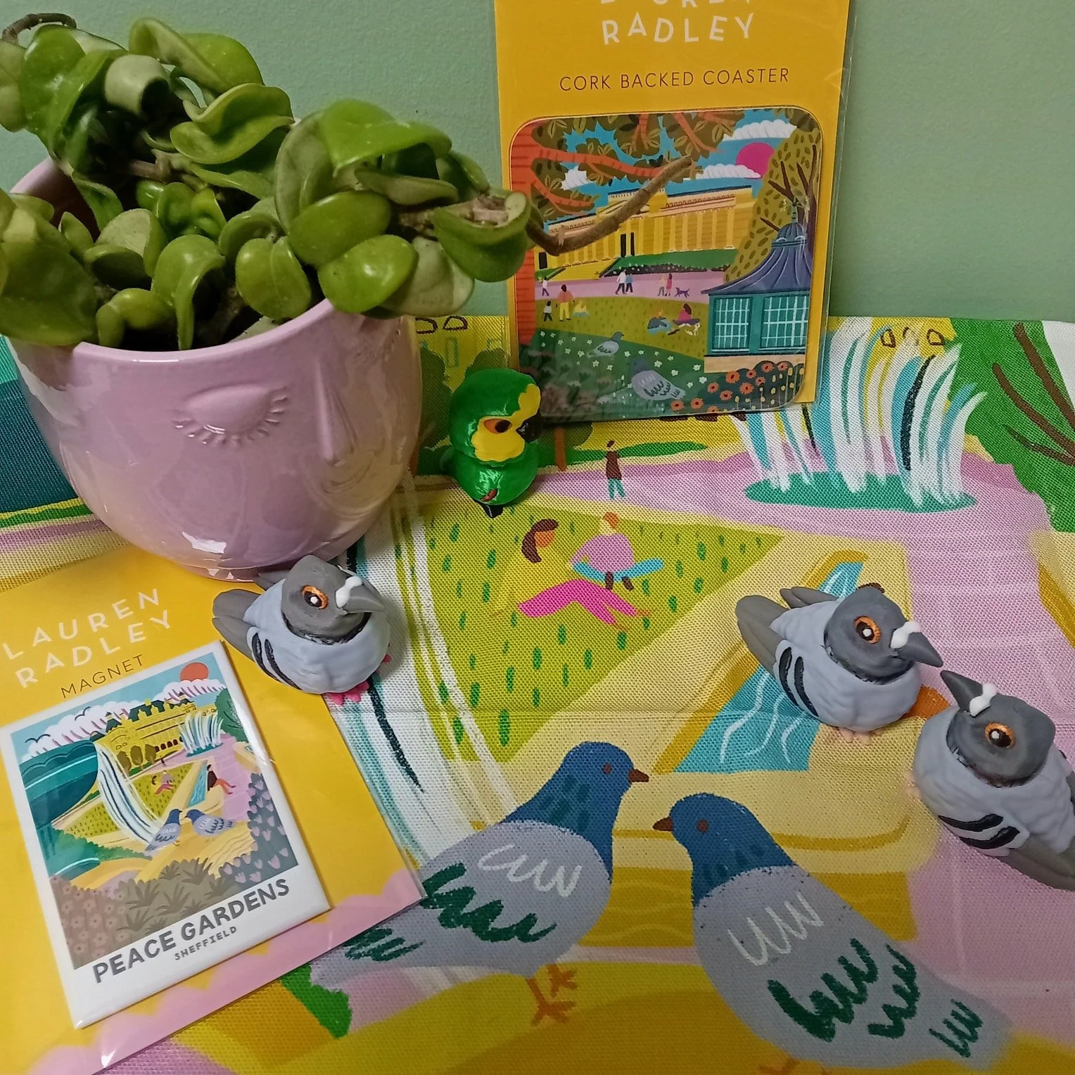Birds looking forward to spring. 🐦🎶🦜 We love the colours of the beautiful prints, tea towels, coasters and magnets by artist @laurenradleydesign featuring Sheffield parks. These show two of my favourites, The Peace Gardens and Weston Park

Clicker