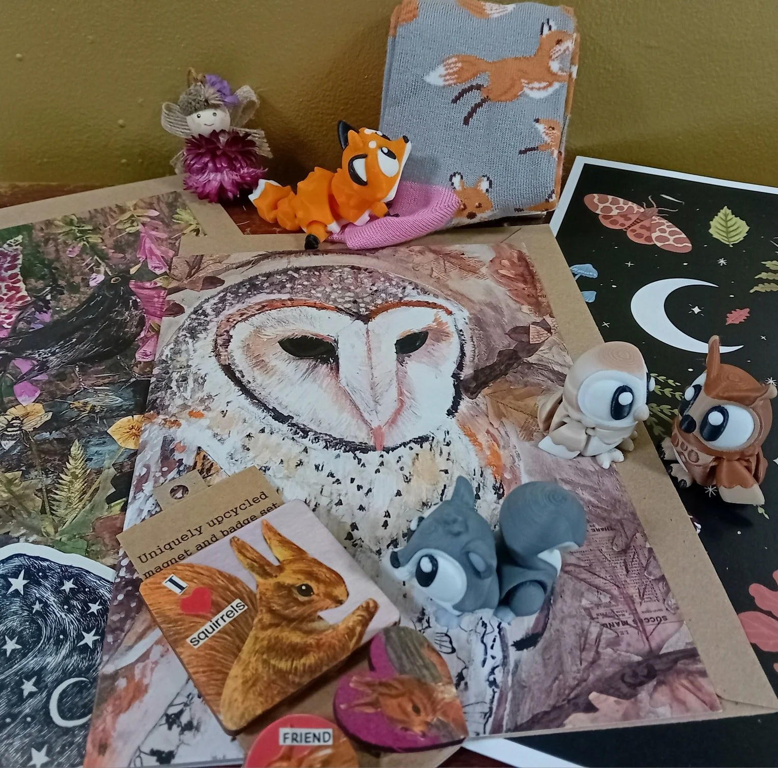 Great new products in store for lovers of woodland creatures 🦡🌿🐿🪾🐦&zwj;⬛🪾🦉🪾🦊🌿

#ilovesquirrels #foxesofinstagram #sheffieldshopping #owlgreetingscard #woodlandcreatures #foxsocks
