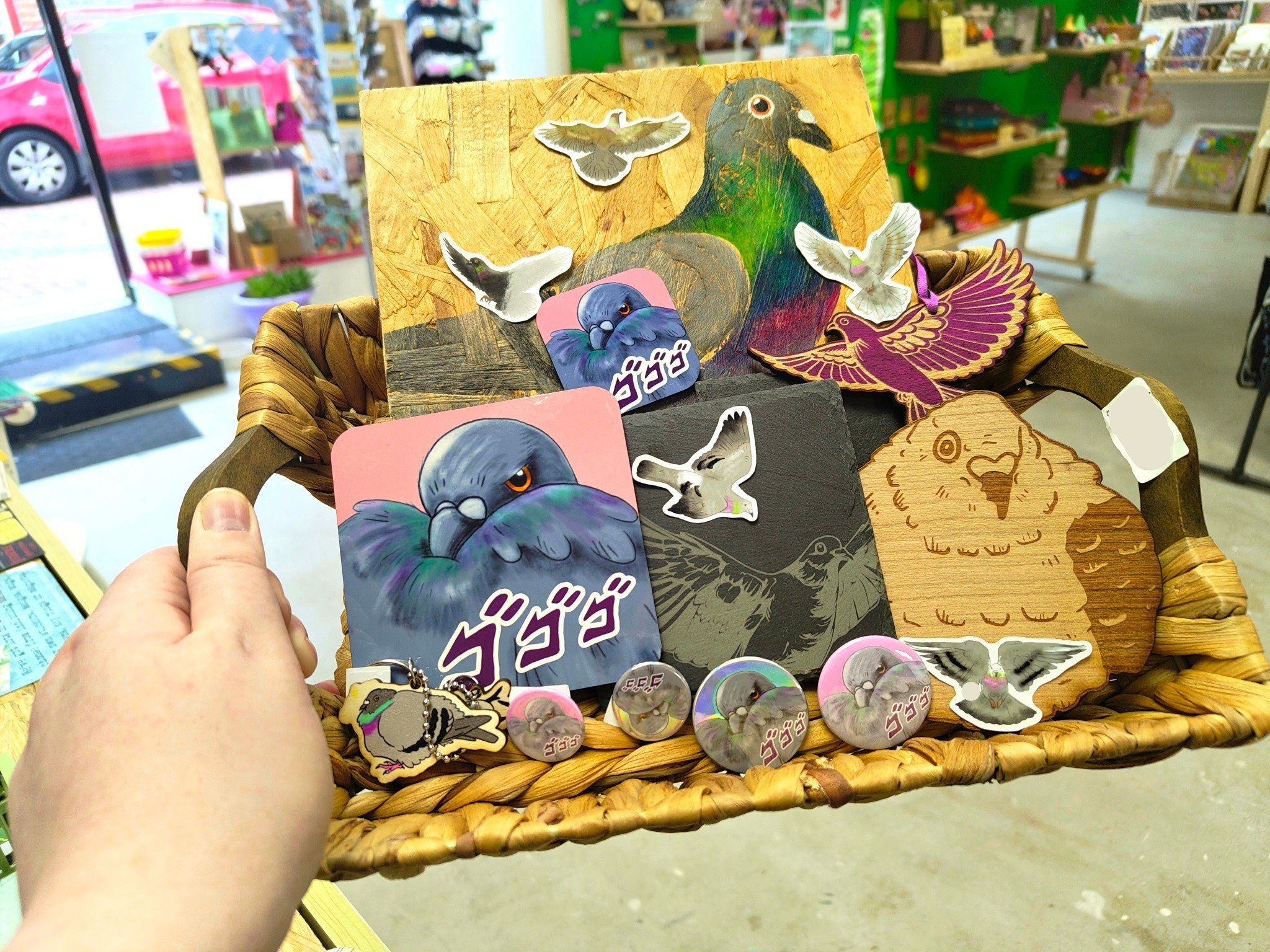 We are so excited for the pigeon and bird rescue pop-up stall and of course the pigeon lifedrawing session this Sunday! Here is a small selection of the offerings you can find 👀