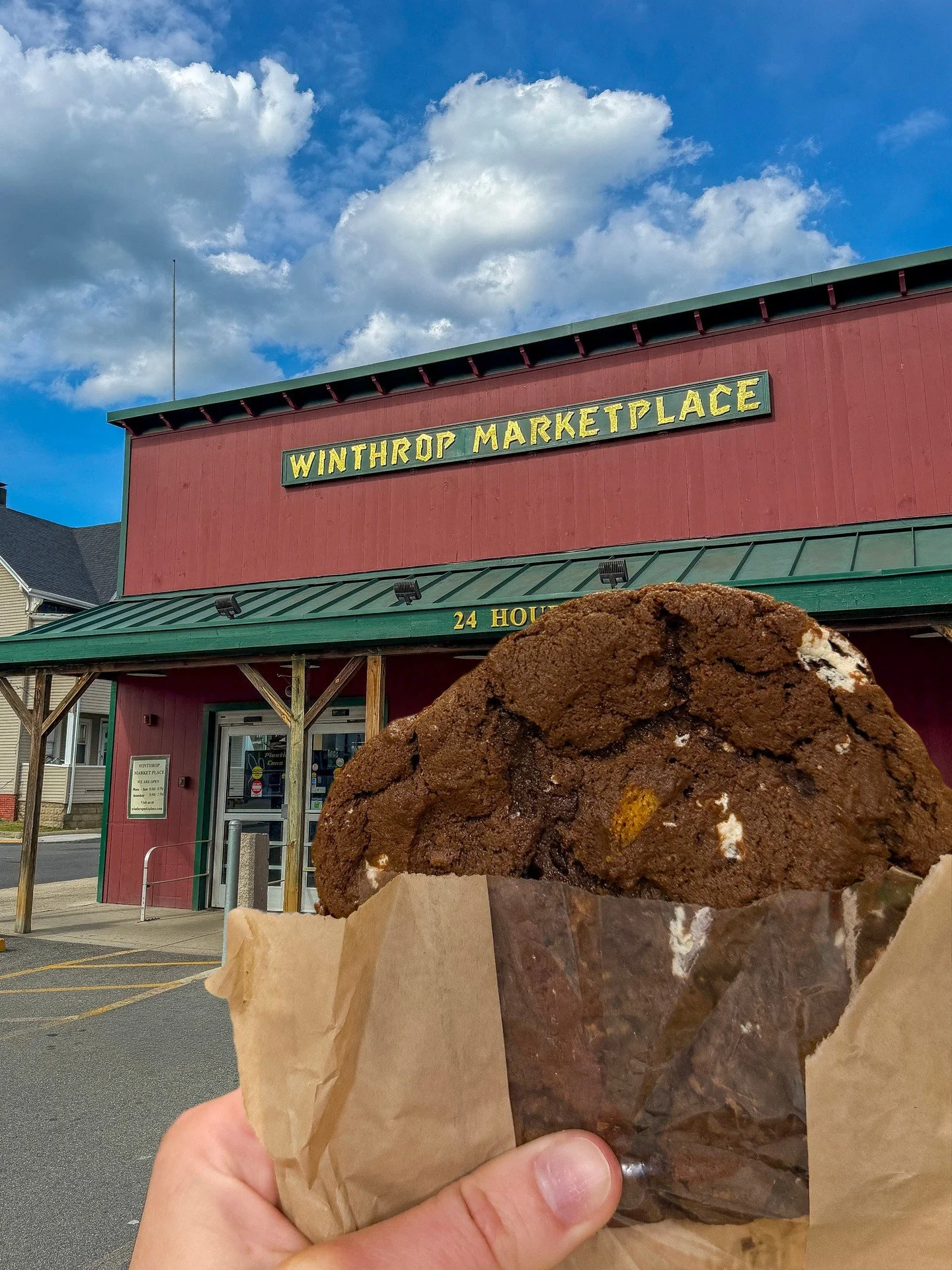 Meet our NEW individual cookie crew:

☁️ S&rsquo;mores
🍫 Reese&rsquo;s
🍪 Vanilla macadamia
🌈 M&amp;M

The perfect treat and dangerously close to the register. Which are you grabbing? 😋