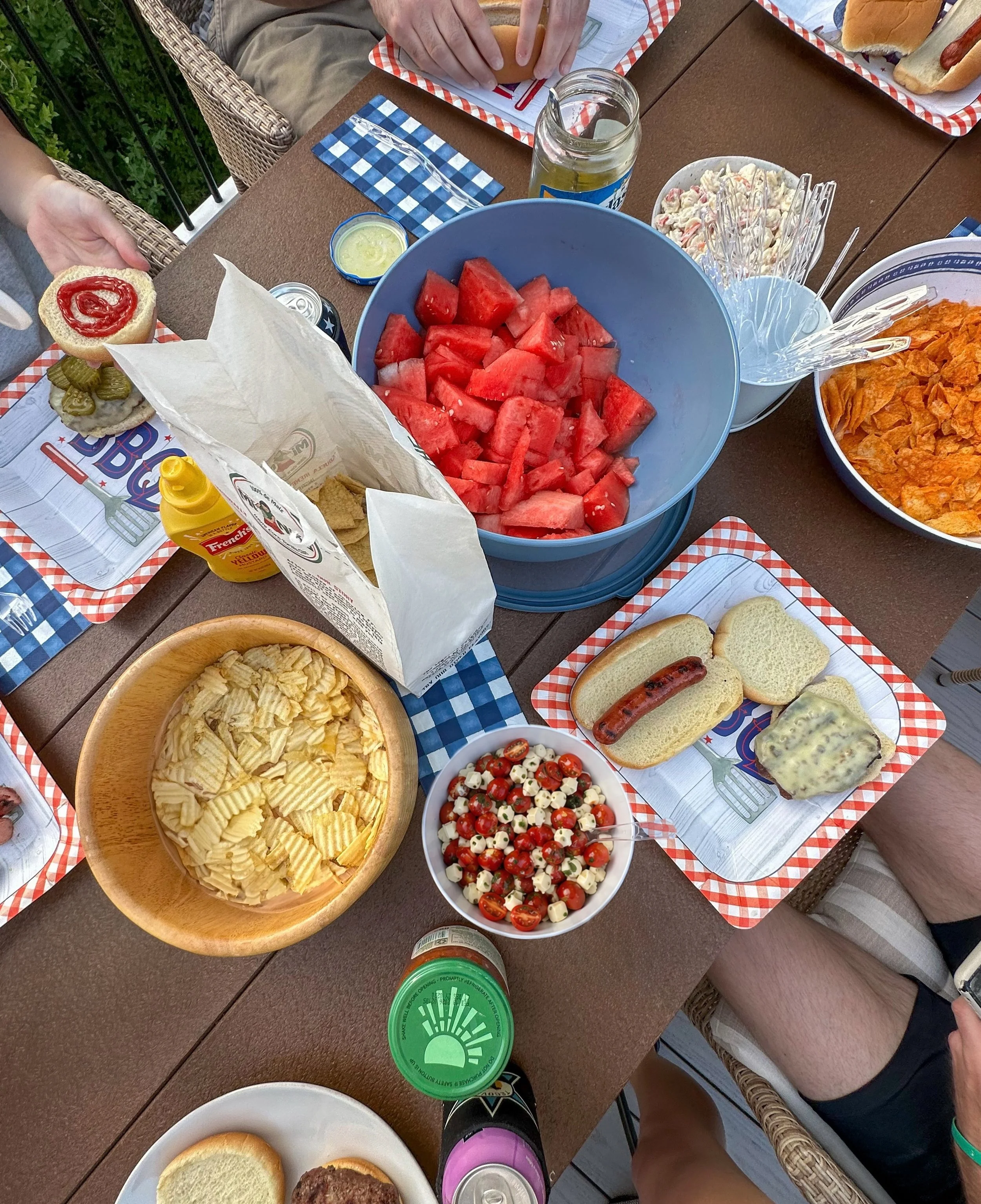 A weekend made for grilling and gathering! 🍉🍔

Grab your weekend essentials at the Marketplace &mdash;
Fresh hamburger meat ground daily, buns, chips, fresh fruit &amp; more!
.
.
.
#groceries #winthropma #boston #groceryhaul #freshproduce
