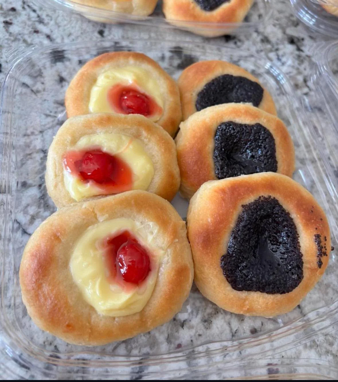 Hey hey Kolache Nation!! 
The countdown is ON!! 
We can&rsquo;t wait to see you at the Bennington Farmer's Market 
Saturday June 6
Starts at 9AM

Come celebrate the Market&rsquo;s 5th year!
See ya there!

#sixthstreetkolaches #kolachenation #czechkol