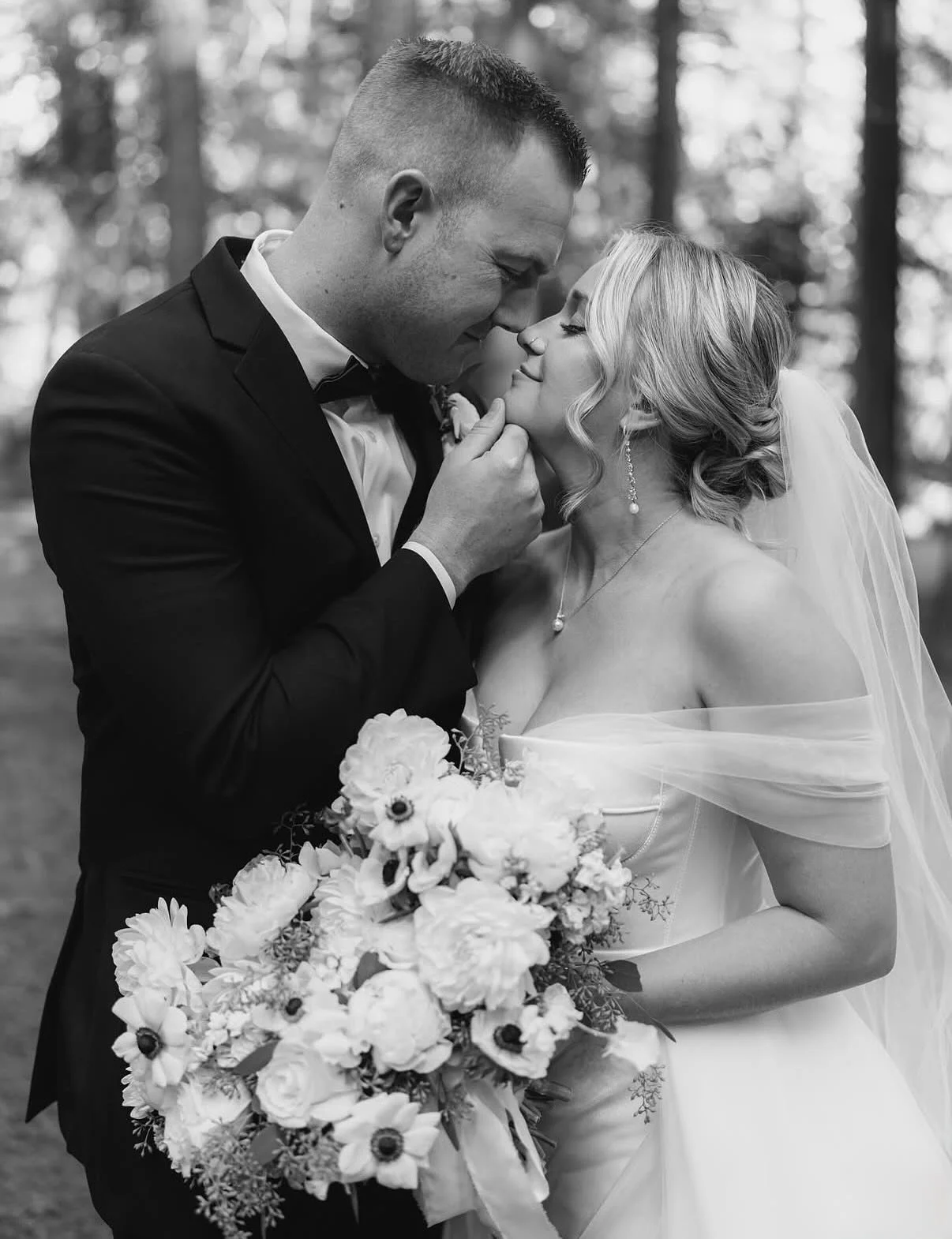 There is always room for this kind of love 🤍
Soft whites, delicate textures, and just the right touch of garden romance. Creating florals for moments like this is why we do what we do&mdash;where every stem tells part of the story and every detail i