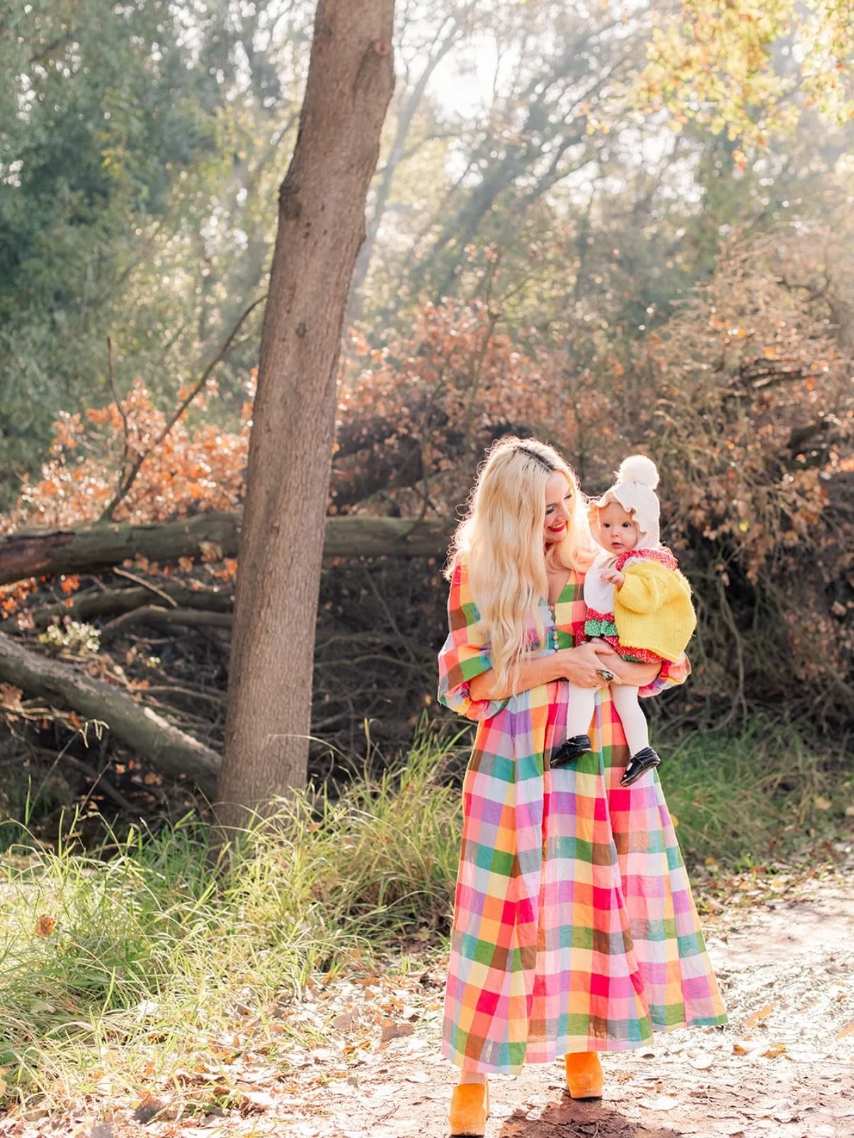 Meet La Raye, owner and creative behind The Blonde Bouquet Floral Design Co.
La Raye is a daughter, sister, wife, and mama to two beautiful girls. La Raye designs wedding florals that are personal, stylish, and full of heart. With 14 years in the fas