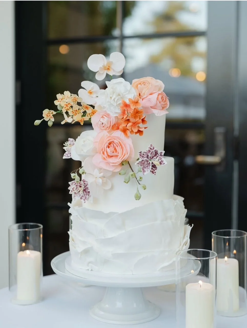 The Blonde Bouquet Floral Design - Northern California. Florist for Napa, Lake Tahoe, San Francisco, Sonoma weddings. Bright, colorful flowers- orchid cake flowers wedding, garden roses.