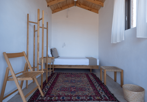 Private Small Single Room- Shared Bathroom