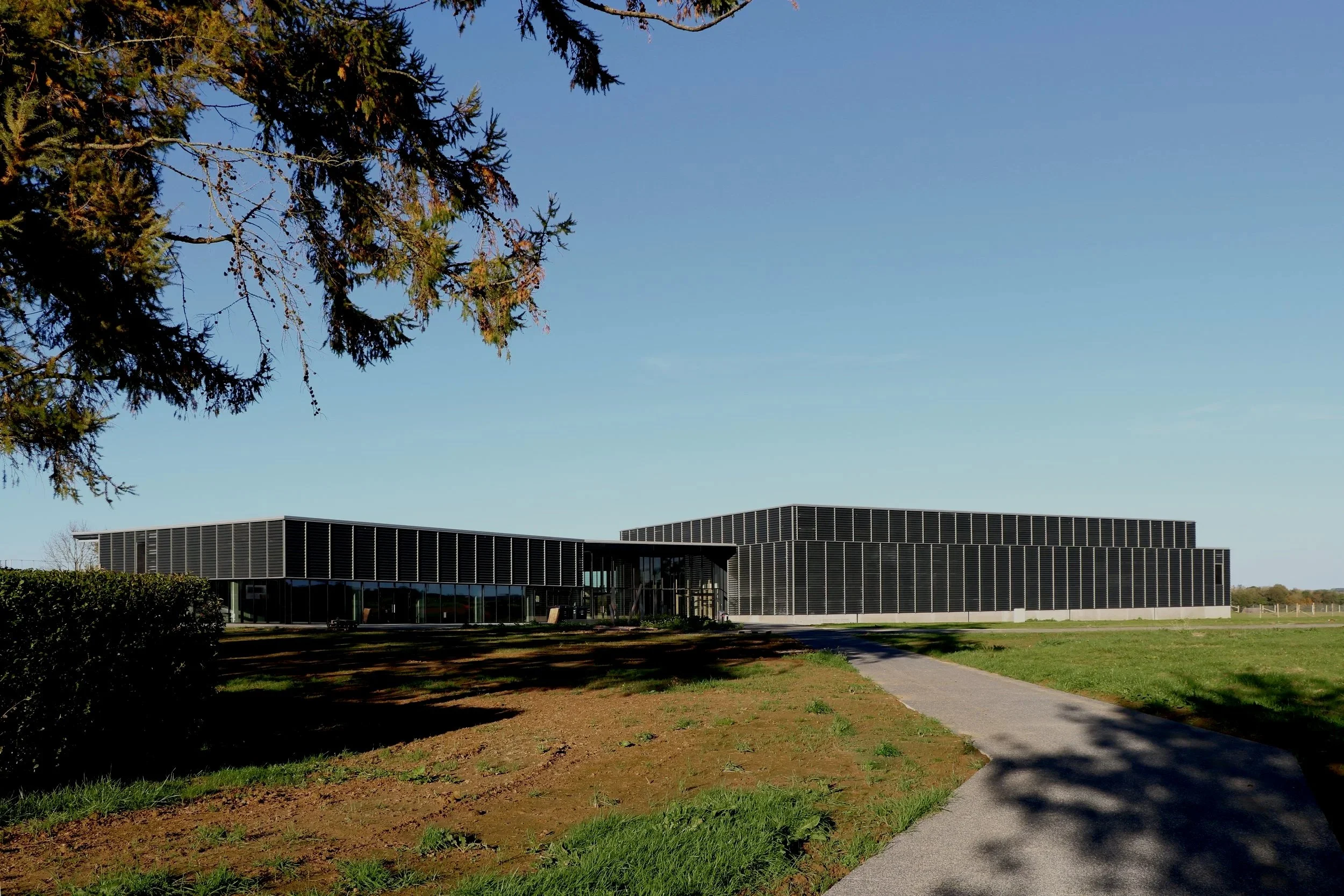 Hall sportif transcommunal de Clavier – vue extérieure”