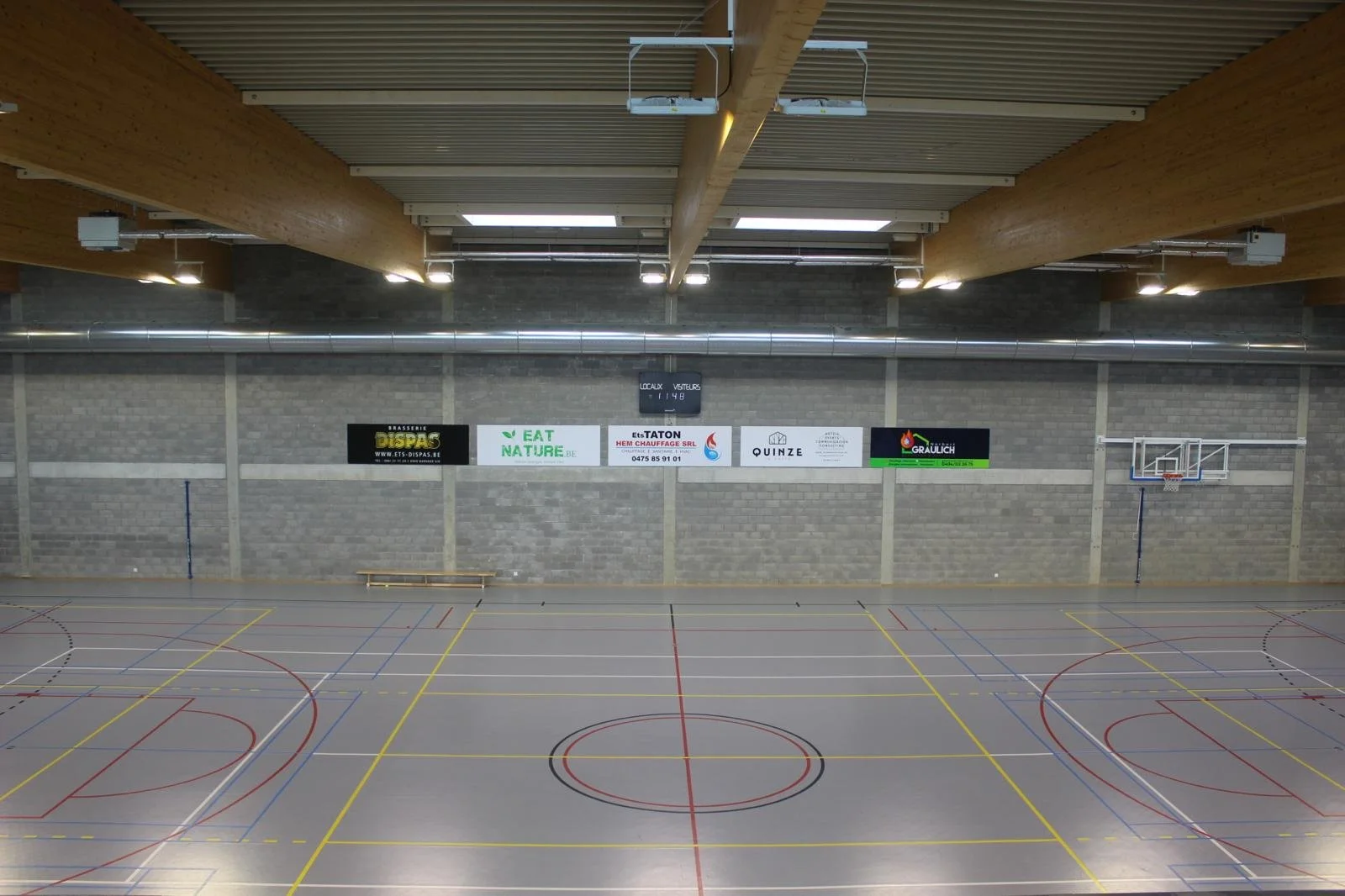 Installations intérieures du hall sportif de Clavier – terrain multisports